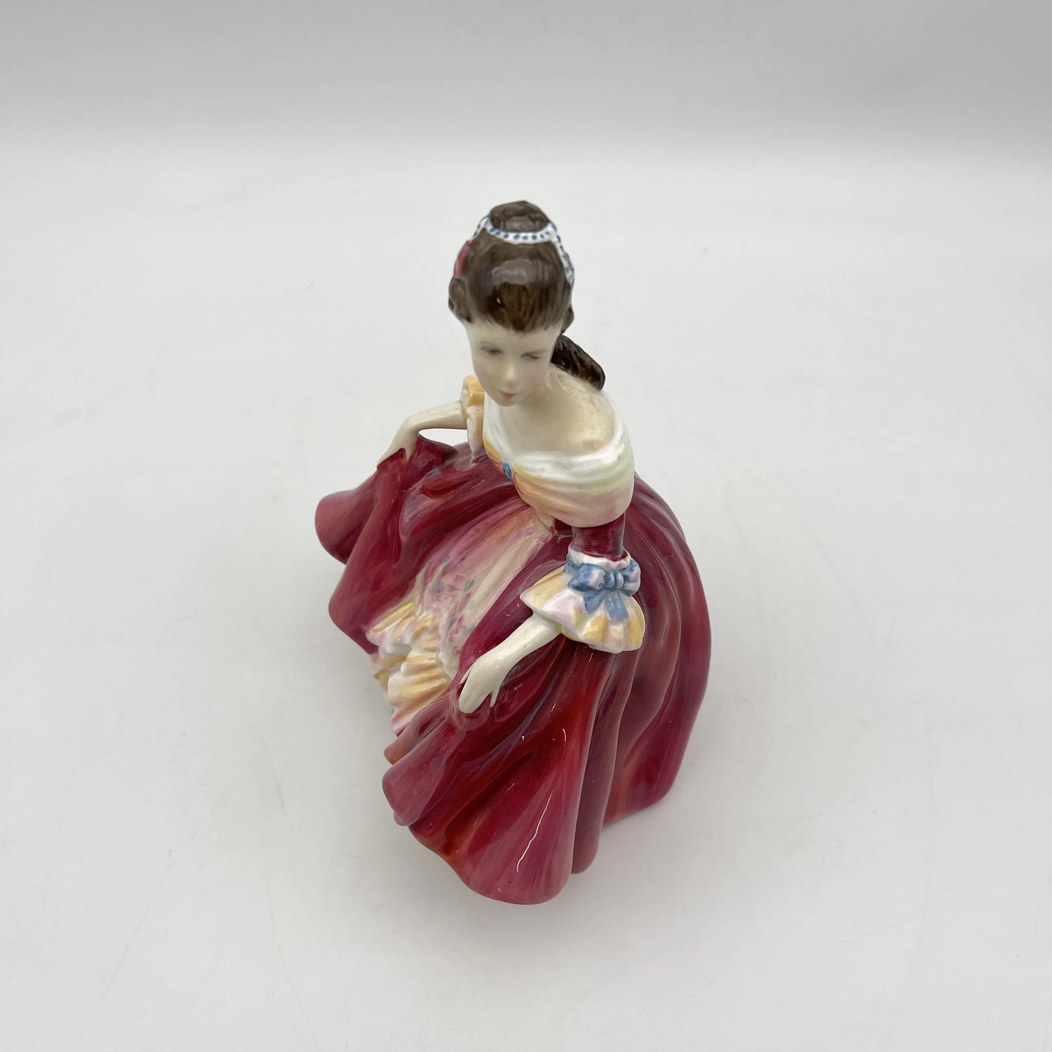 Royal Doulton / Southern Belle / 20c中后期/ Bone China /英国/ Peggy Davies， 手绘油漆