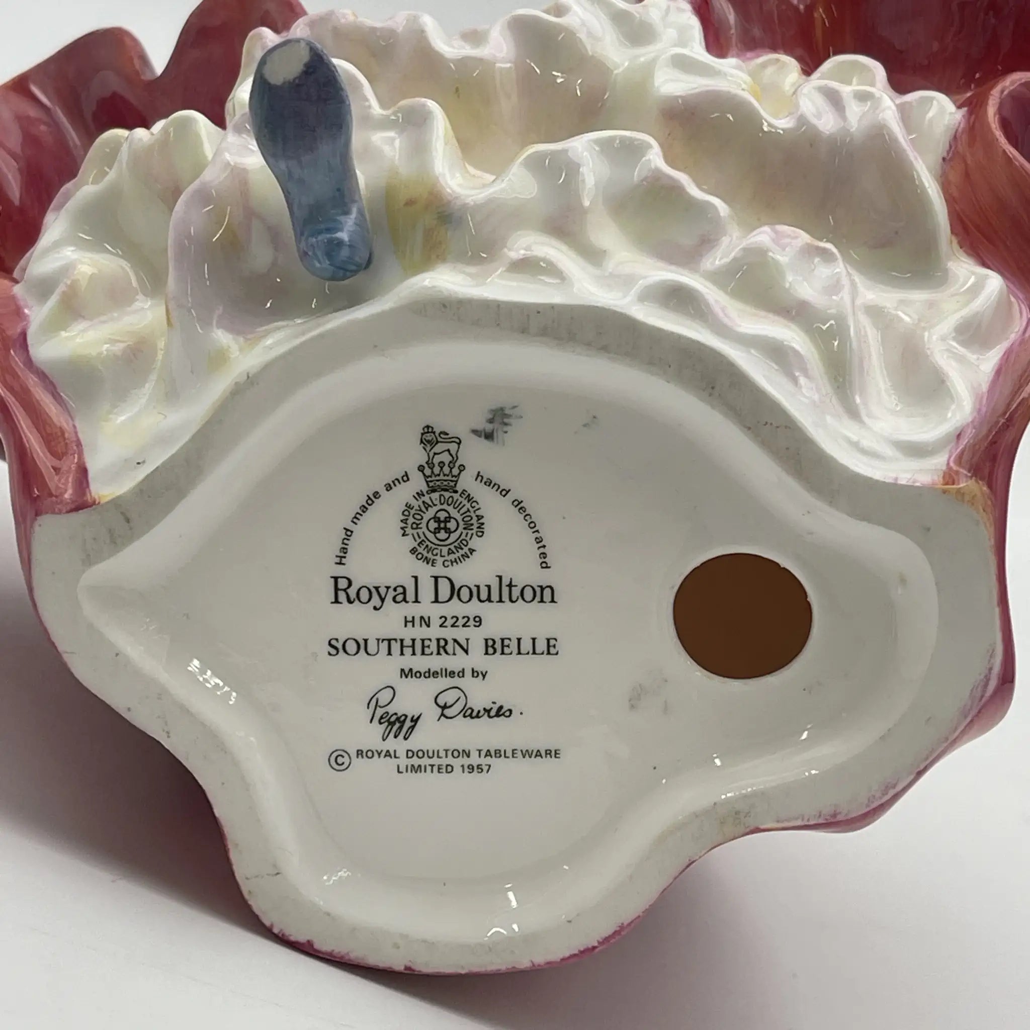 Royal Doulton / Southern Belle / 20c中后期/ Bone China /英国/ Peggy Davies， 手绘油漆