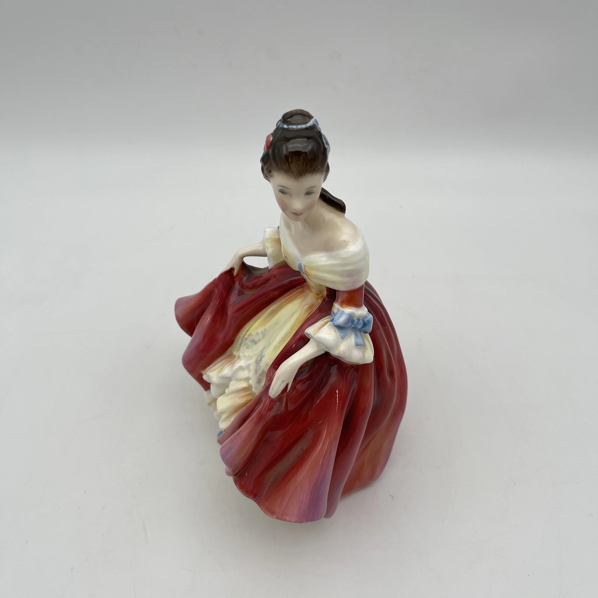 【复古】陶瓷器玩偶/ Royal Doulton / Southern Belle / 20c中后期/ Bone China /英国/手绘