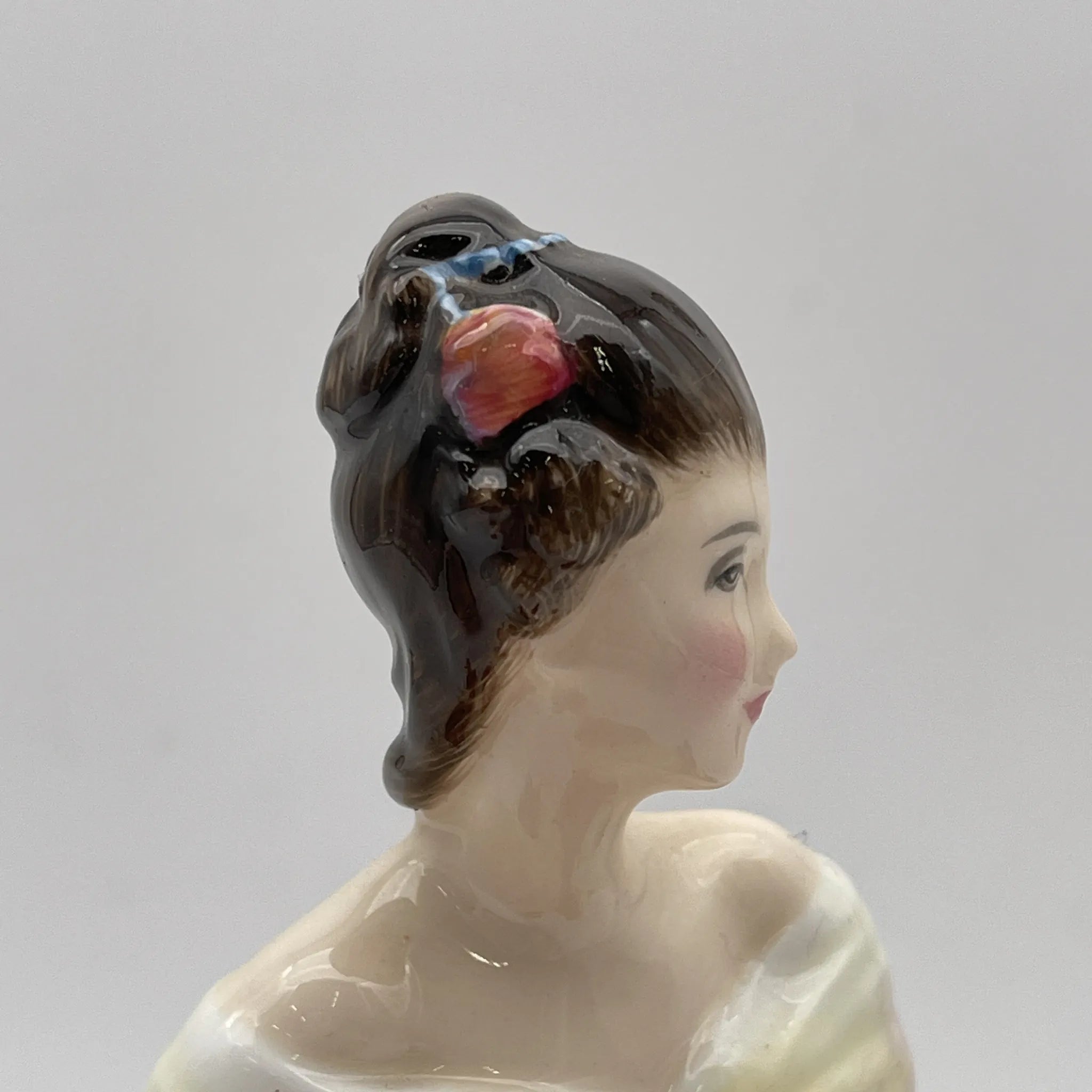 【复古】陶瓷器玩偶/ Royal Doulton / Southern Belle / 20c中后期/ Bone China /英国/手绘