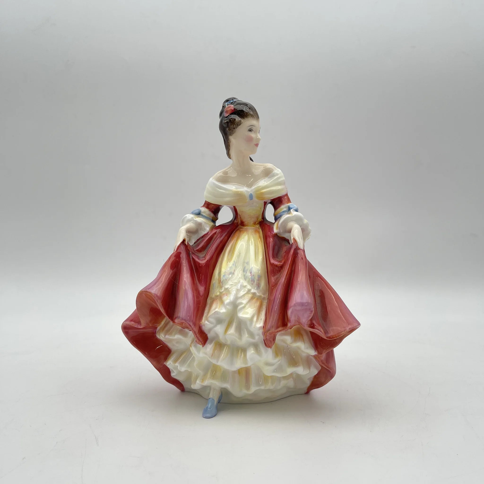 【复古】陶瓷器玩偶/ Royal Doulton / Southern Belle / 20c中后期/ Bone China /英国/手绘