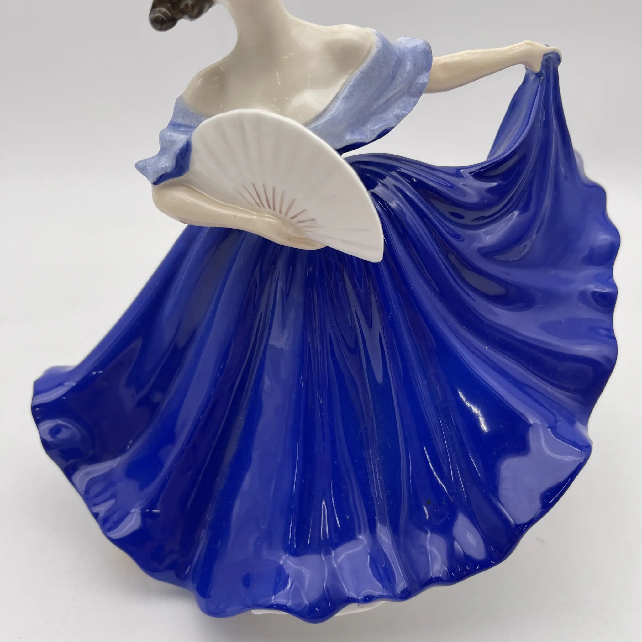 [Reuse] Figurine (ceramic doll) / Royal Doulton / Elaine / Late 20C / Bone China / England / Peggy Davies, hand painted