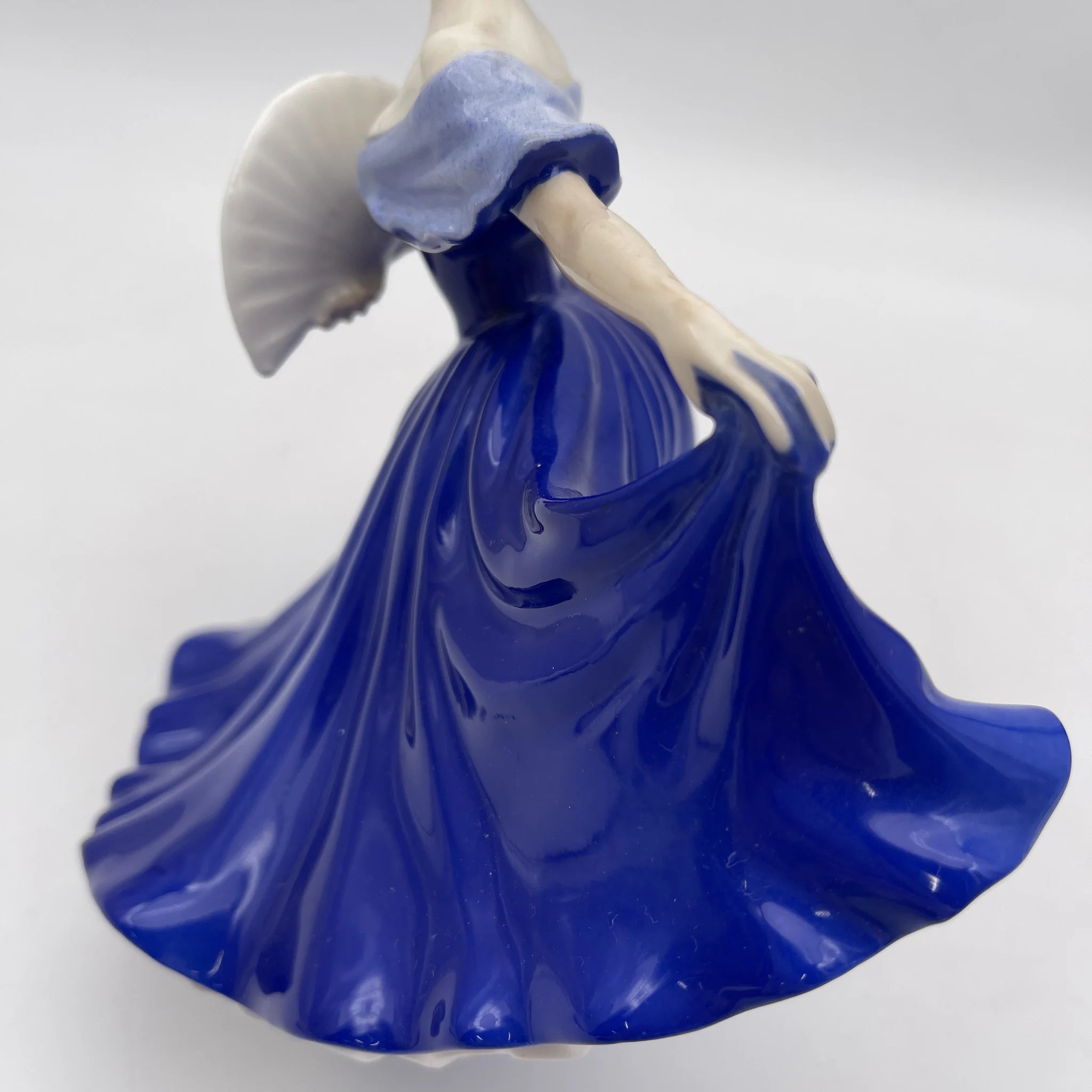 [Reuse] Figurine (ceramic doll) / Royal Doulton / Elaine / Late 20C / Bone China / England / Peggy Davies, hand painted
