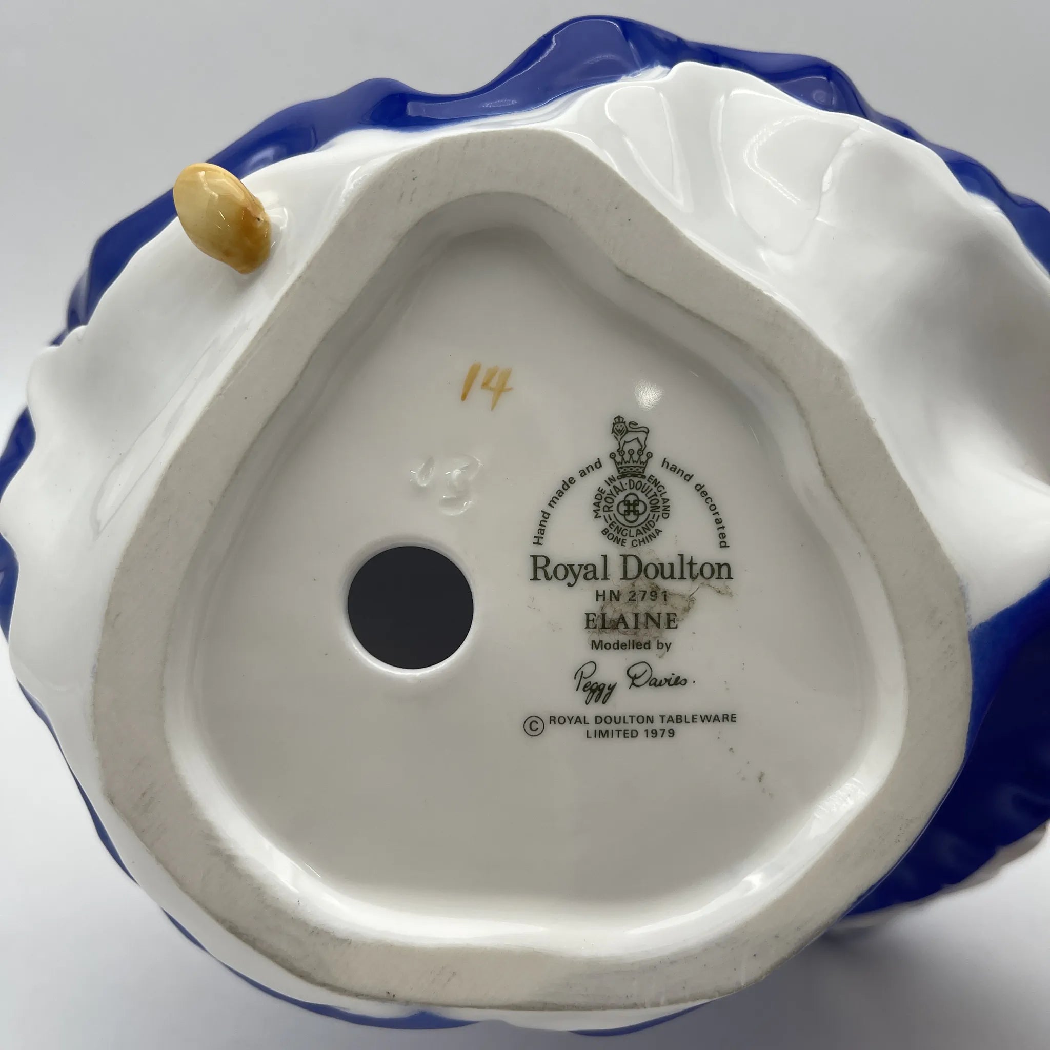 Royal Doulton (ロイヤルドルトン) / フィギュリン (陶磁器人形