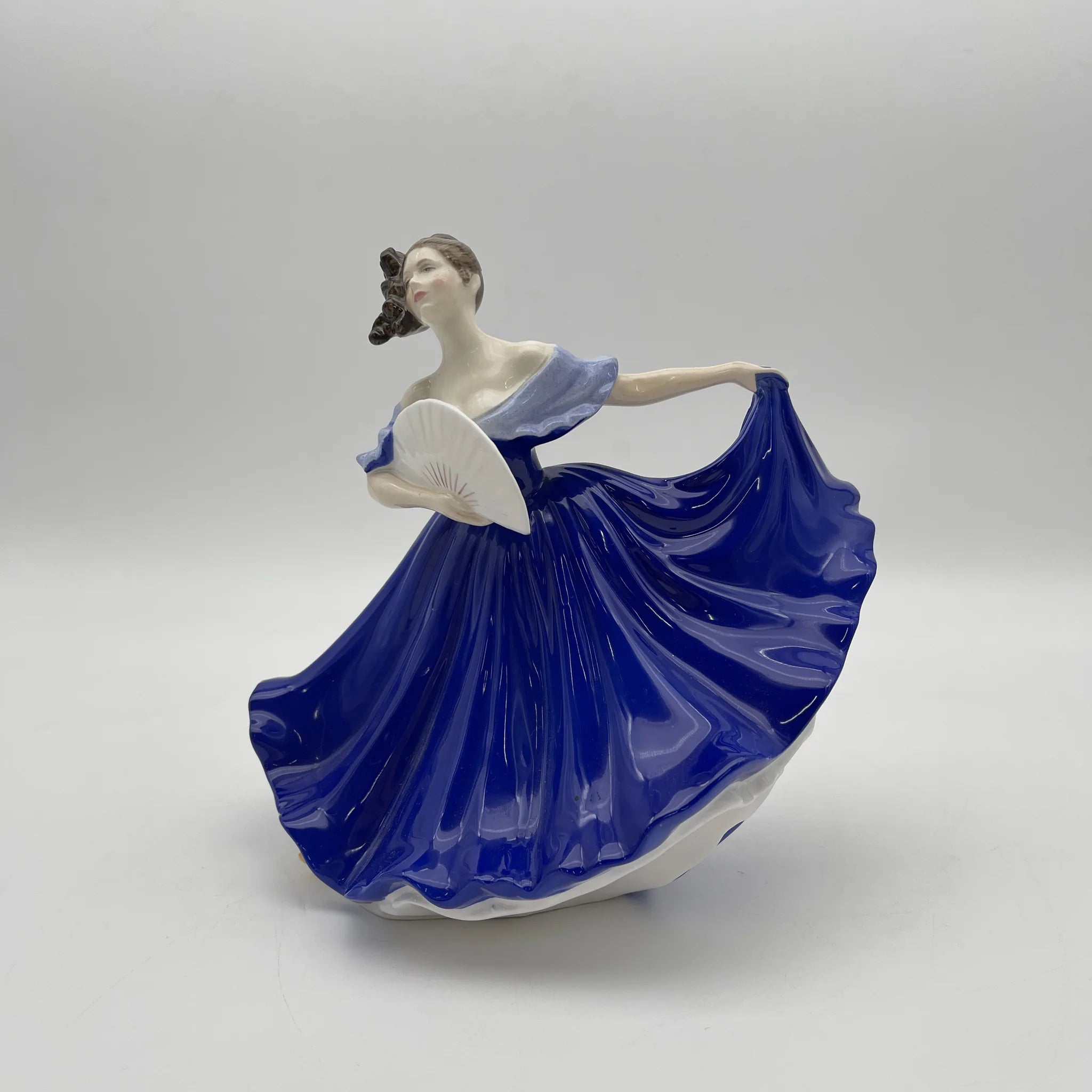 【リユース】 フィギュリン (陶磁器人形) / Royal Doulton / Elaine / 20C後期 / Bone China / イギリス / Peggy Davies, ハンドペイント