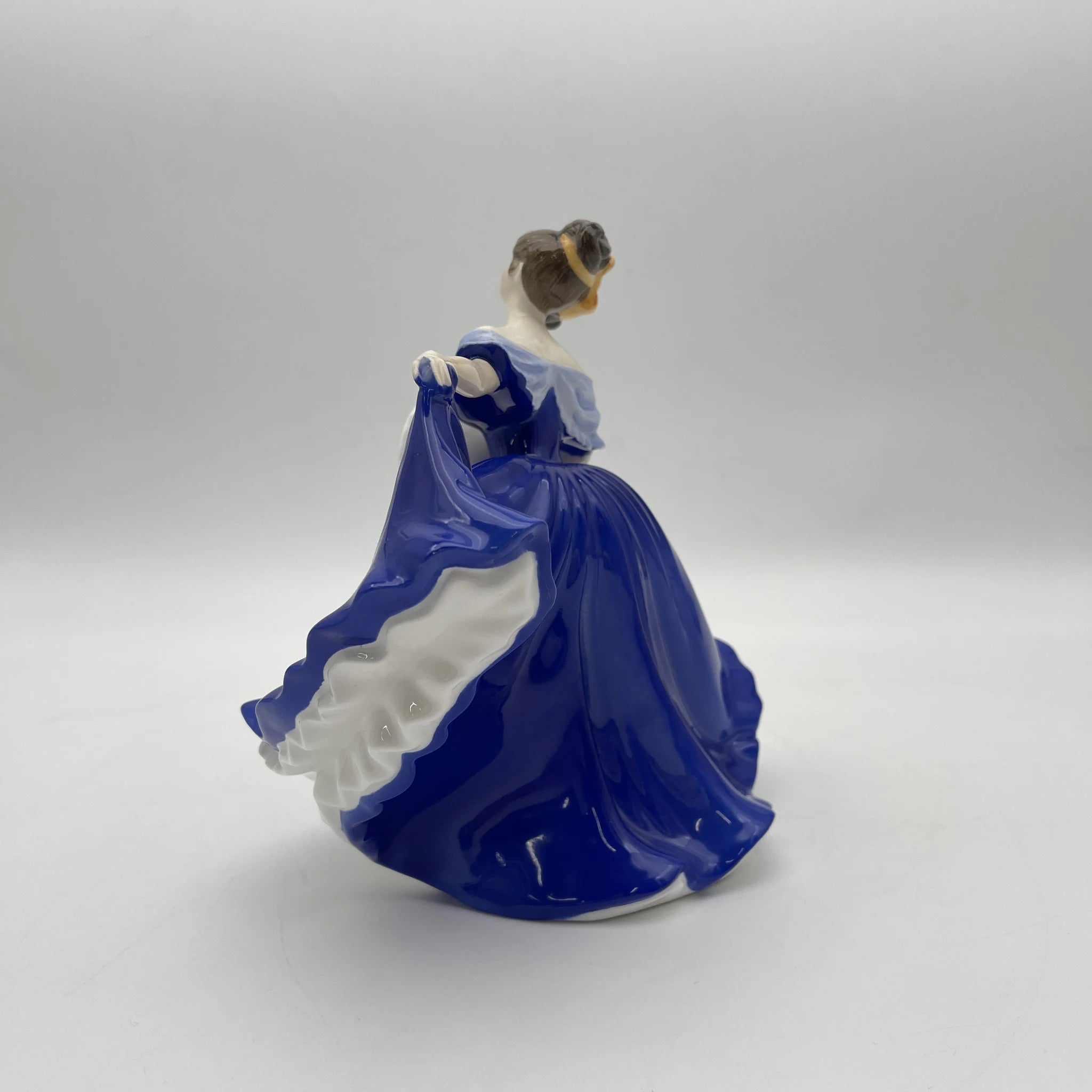[Reuse] Figurine (ceramic doll) / Royal Doulton / Elaine / Late 20C / Bone China / England / Peggy Davies, hand painted