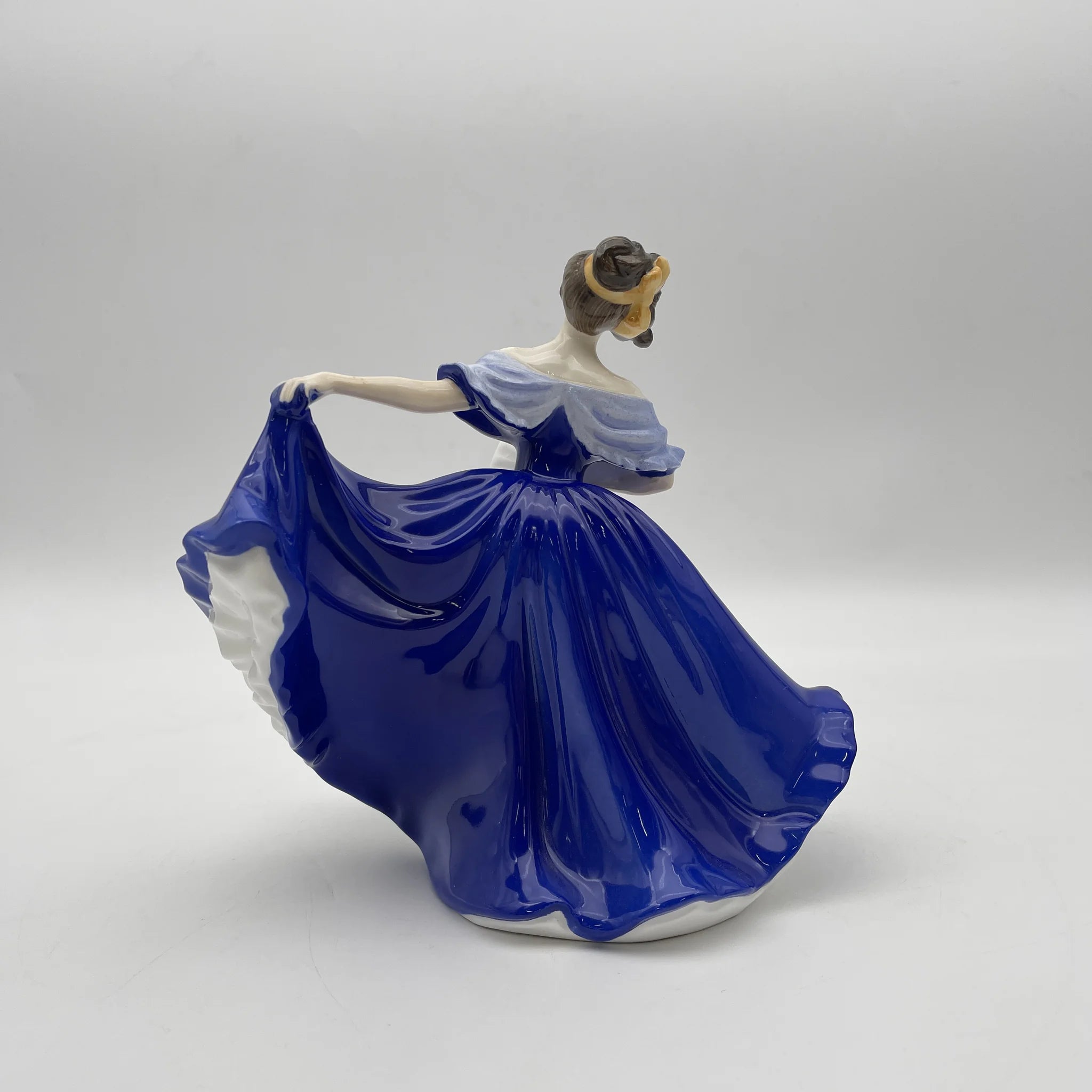 [Reuse] Figurine (ceramic doll) / Royal Doulton / Elaine / Late 20C / Bone China / England / Peggy Davies, hand painted