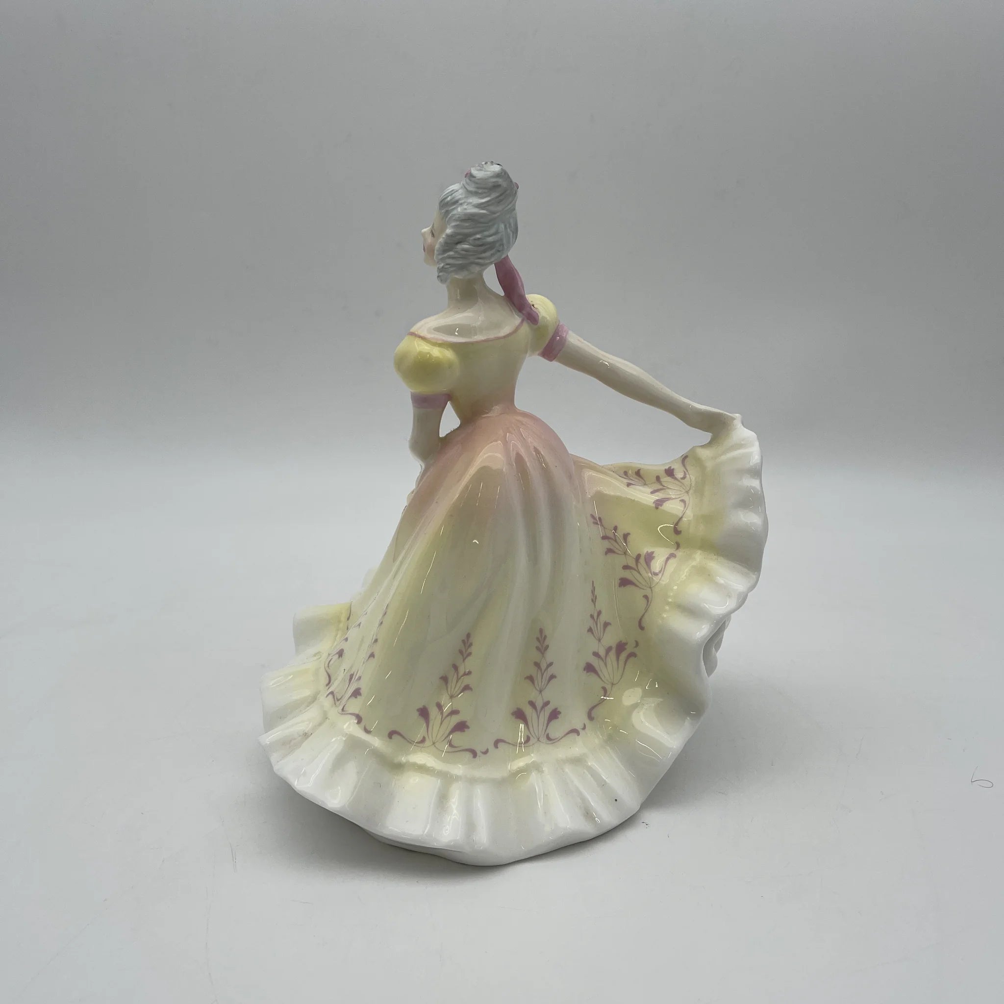 【复古】陶俑/ Royal Doulton / Ninette / 20c后期/ Bone China /英国/ Peggy Davies，手绘