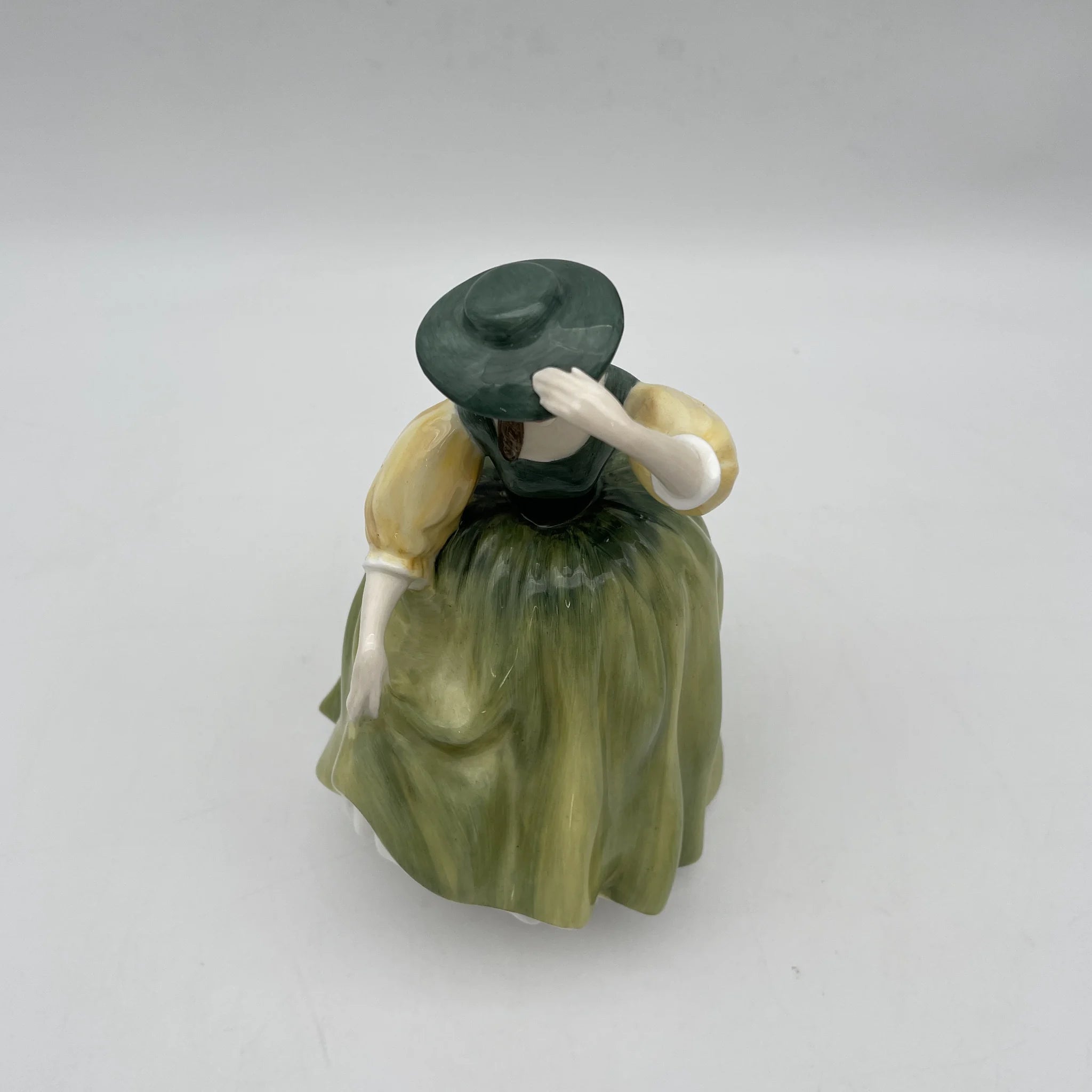 美品☆ロイヤルドルトン フィギュリン BUTTERCUP ROYAL DOULTON 陶器