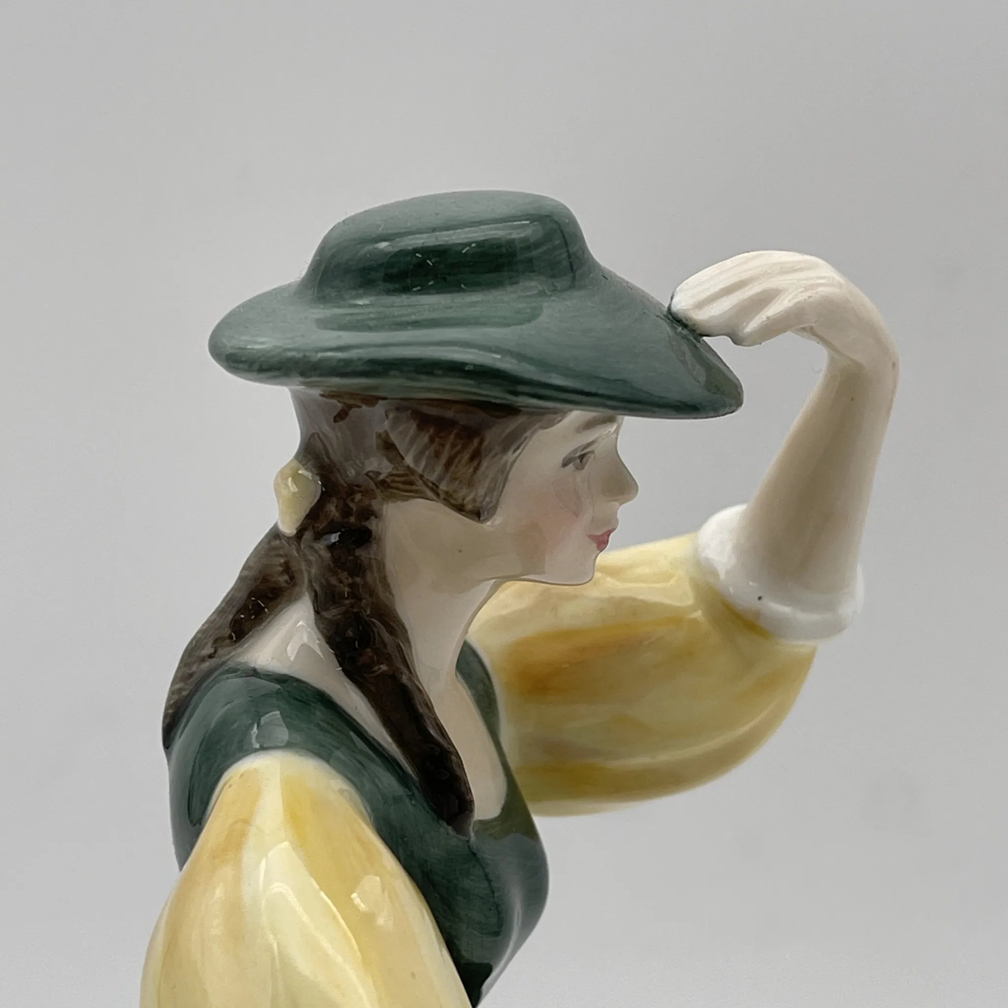 美品☆ロイヤルドルトン フィギュリン BUTTERCUP ROYAL DOULTON 陶器