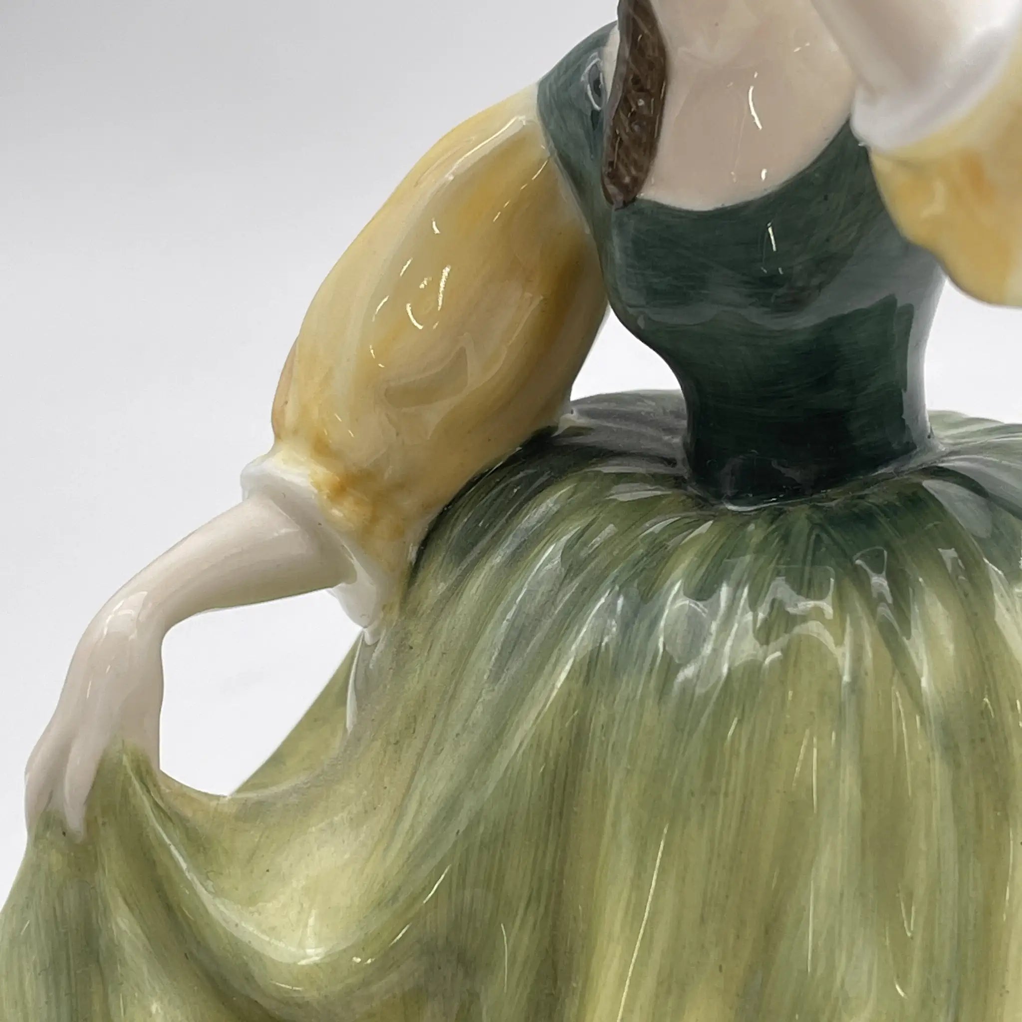 美品☆ロイヤルドルトン フィギュリン BUTTERCUP ROYAL DOULTON 陶器
