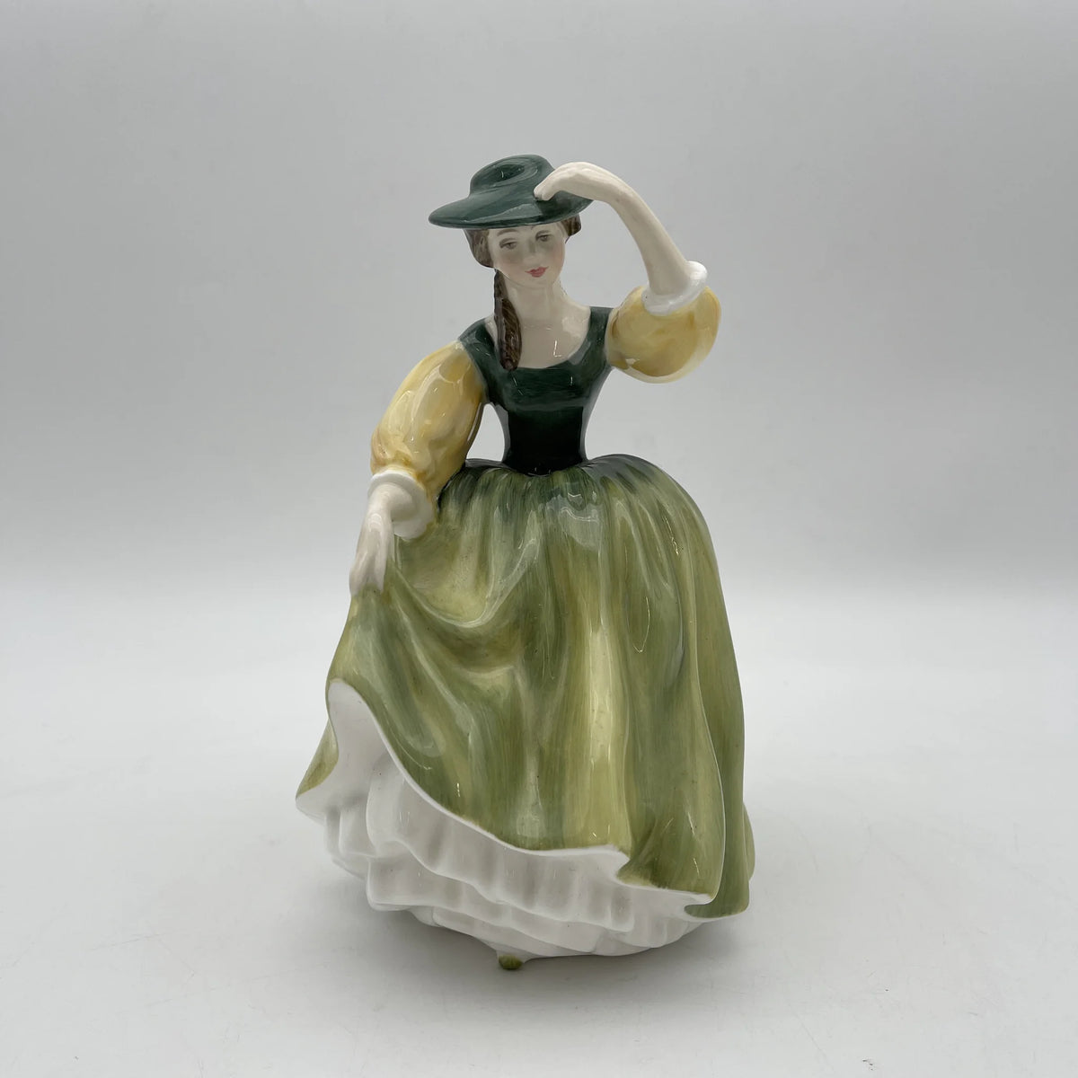 Royal Doulton (ロイヤルドルトン) / フィギュリン (陶磁器人形