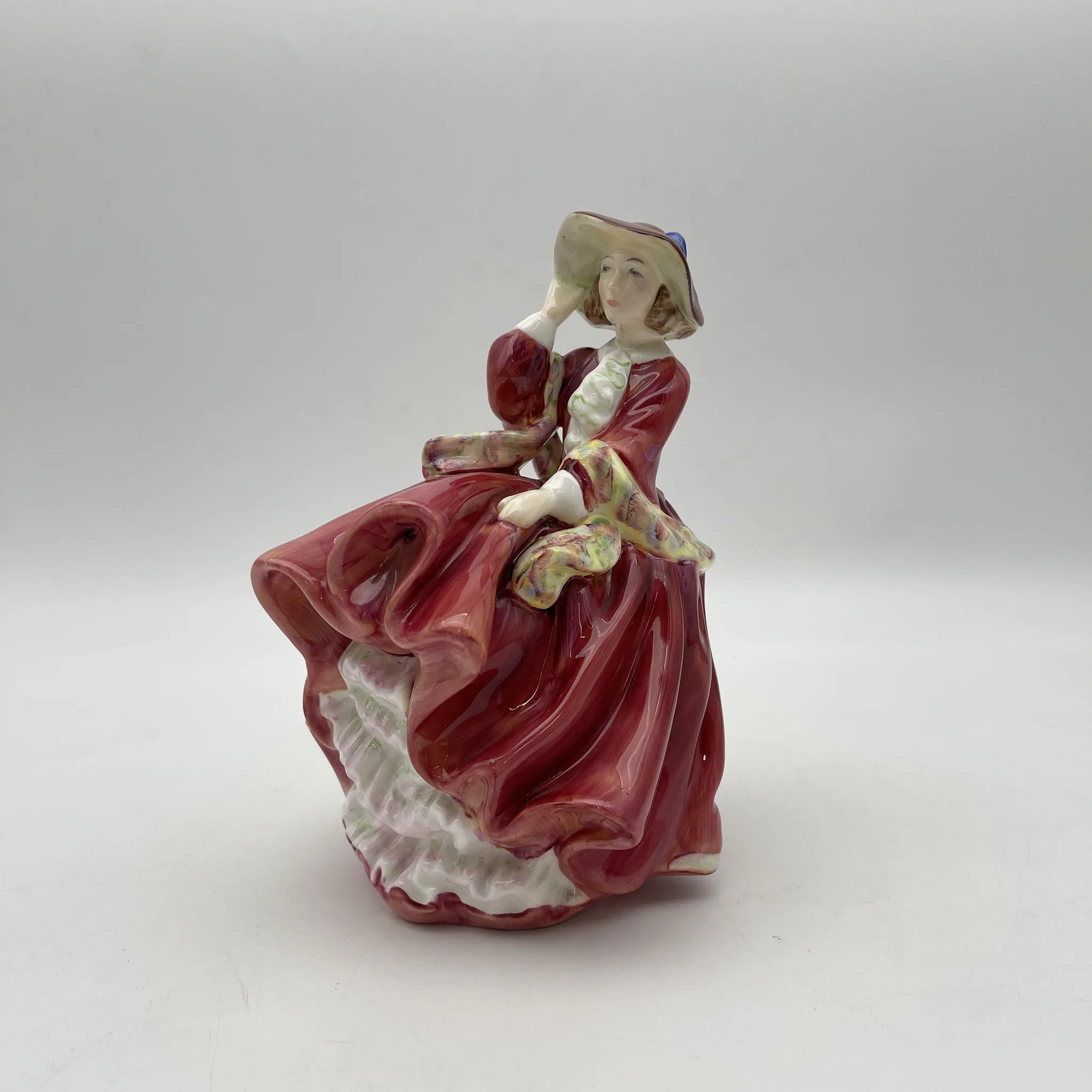 【复古】手办（陶瓷器人偶）/ Royal Doulton / Top o' the Hill / 20c中后期/ Bone China /英国/手绘