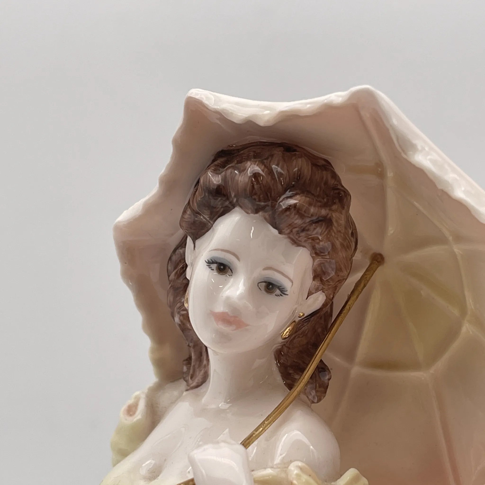 [Reuse] Figurine (ceramic doll) / Coalport / Ladies of Fashion / Vicky / Estimated around 2000 / Bone China / England / Jack Glynn, hand painted
