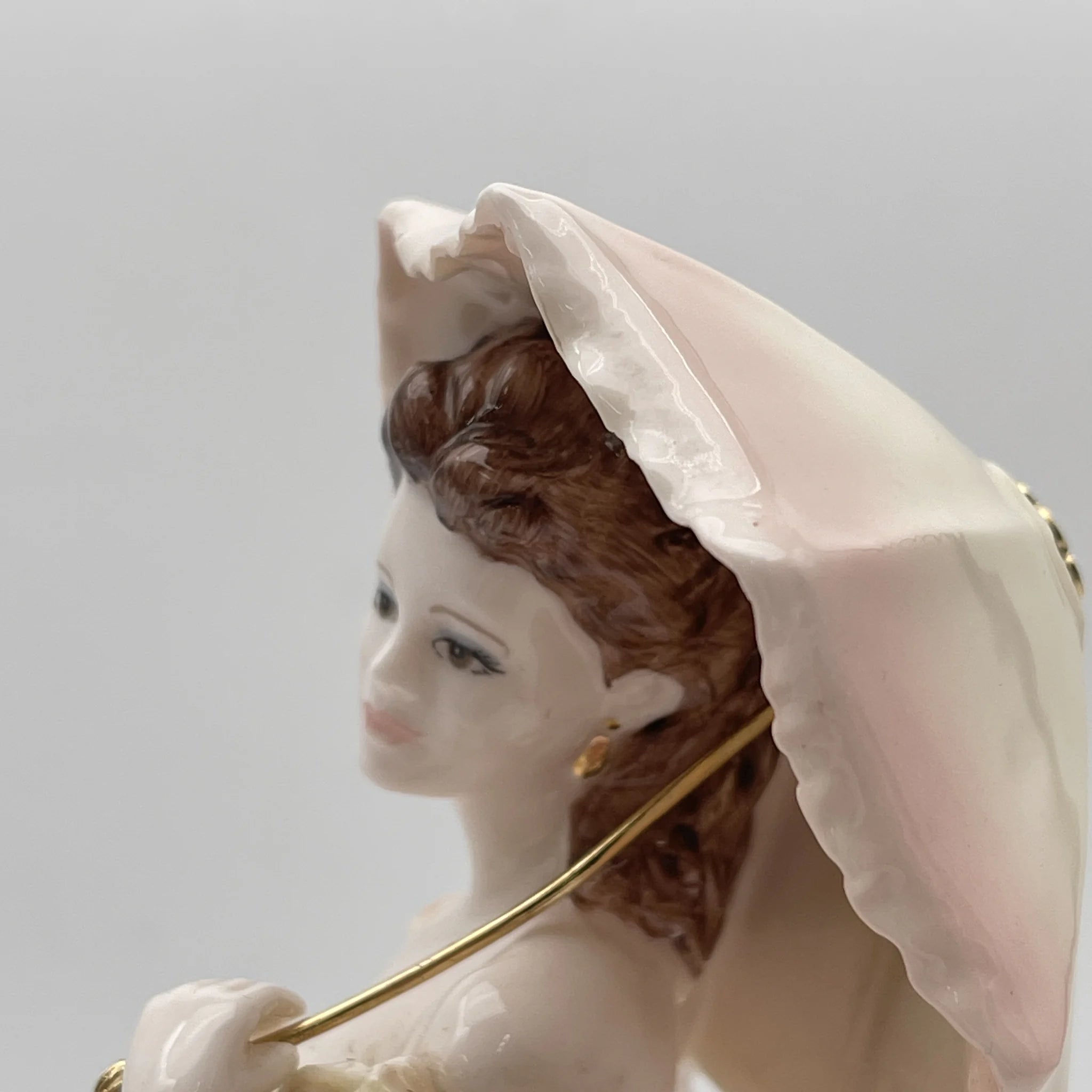 [Reuse] Figurine (ceramic doll) / Coalport / Ladies of Fashion / Vicky / Estimated around 2000 / Bone China / England / Jack Glynn, hand painted