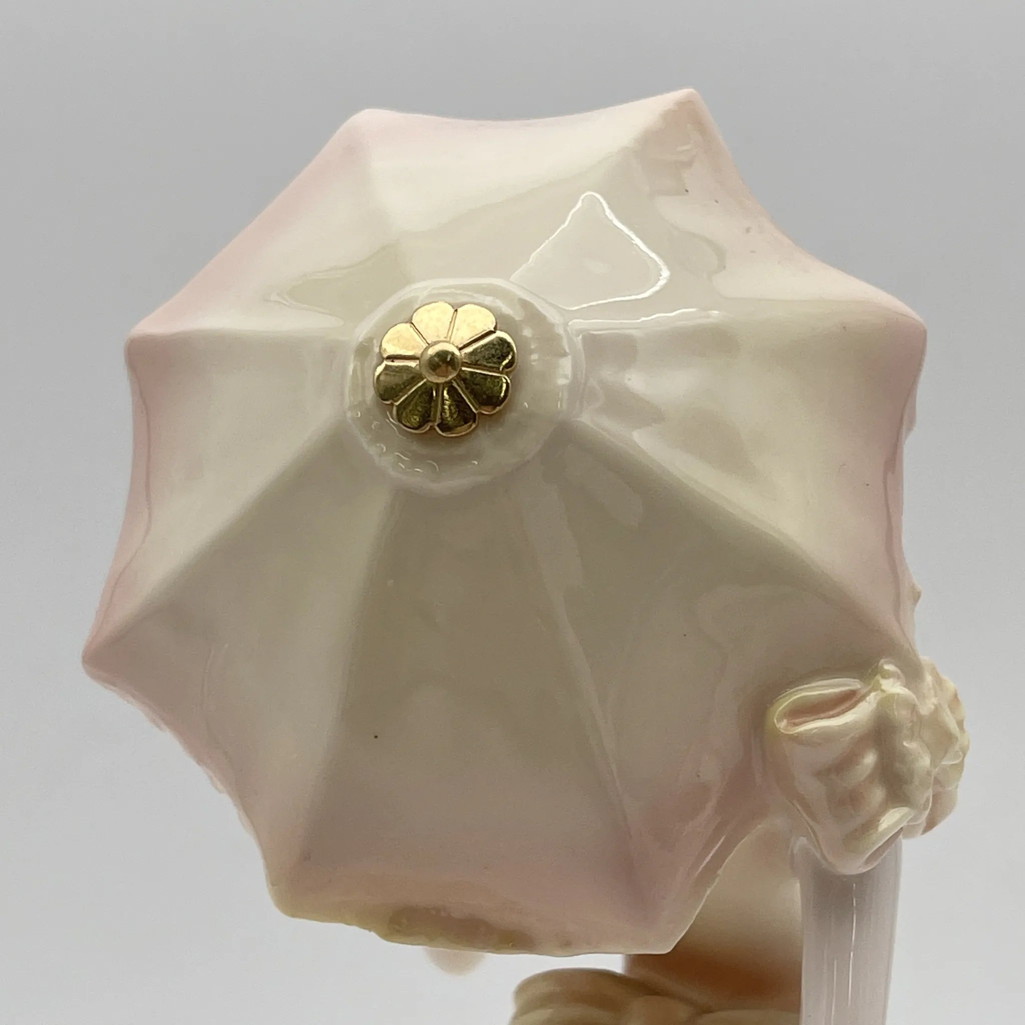 [Reuse] Figurine (ceramic doll) / Coalport / Ladies of Fashion / Vicky / Estimated around 2000 / Bone China / England / Jack Glynn, hand painted