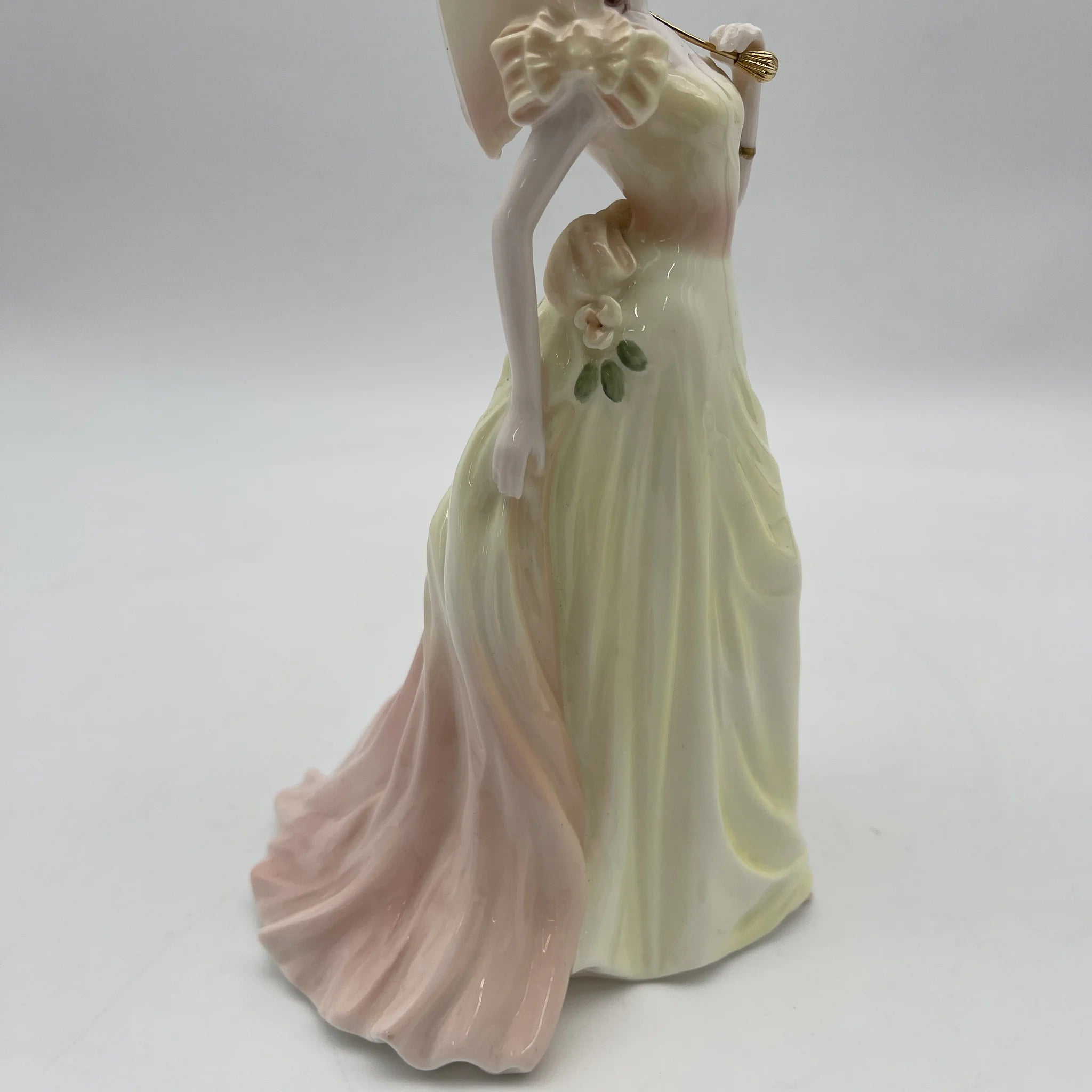 [Reuse] Figurine (ceramic doll) / Coalport / Ladies of Fashion / Vicky / Estimated around 2000 / Bone China / England / Jack Glynn, hand painted