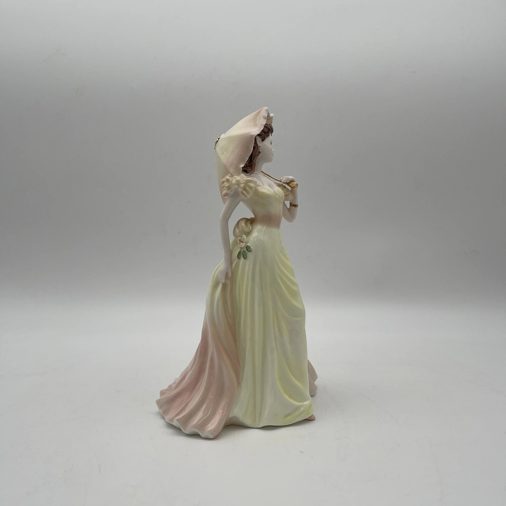 [Reuse] Figurine (ceramic doll) / Coalport / Ladies of Fashion / Vicky / Estimated around 2000 / Bone China / England / Jack Glynn, hand painted