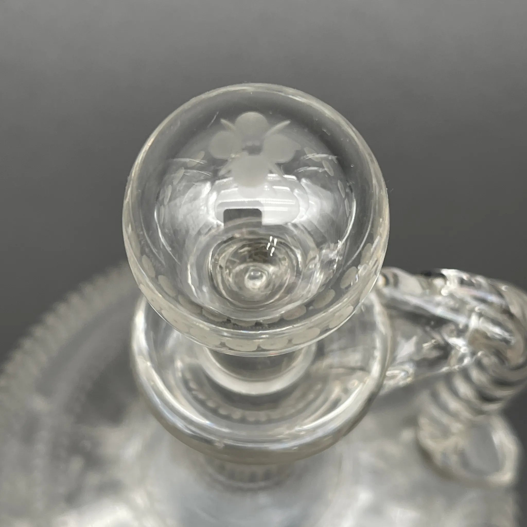 [Antique] Decanter / Estimated around 1900 / Crystal glass / Europe / Etching, twist handle