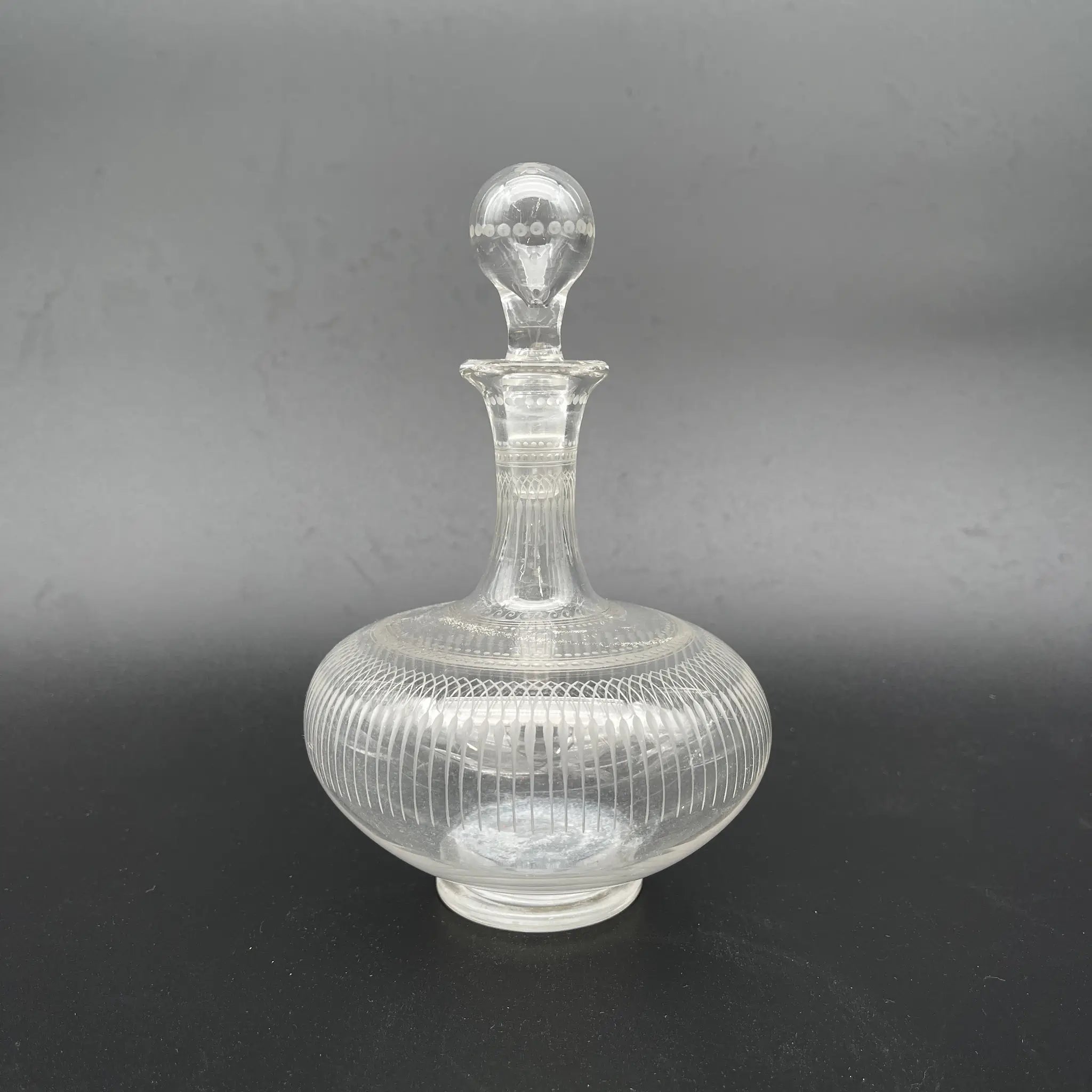[Antique] Decanter / Estimated around 1900 / Crystal glass / Europe / Etching, twist handle