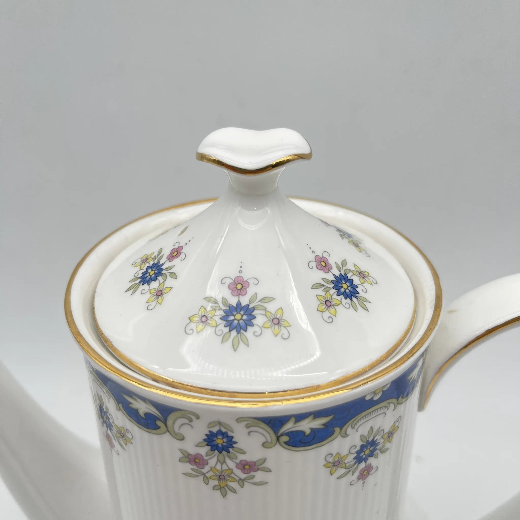 [Vintage] Coffee pot / Paragon / Coniston / Estimated mid-20C / Fine Bone China / England / Fluted, Cobalt, Small flower