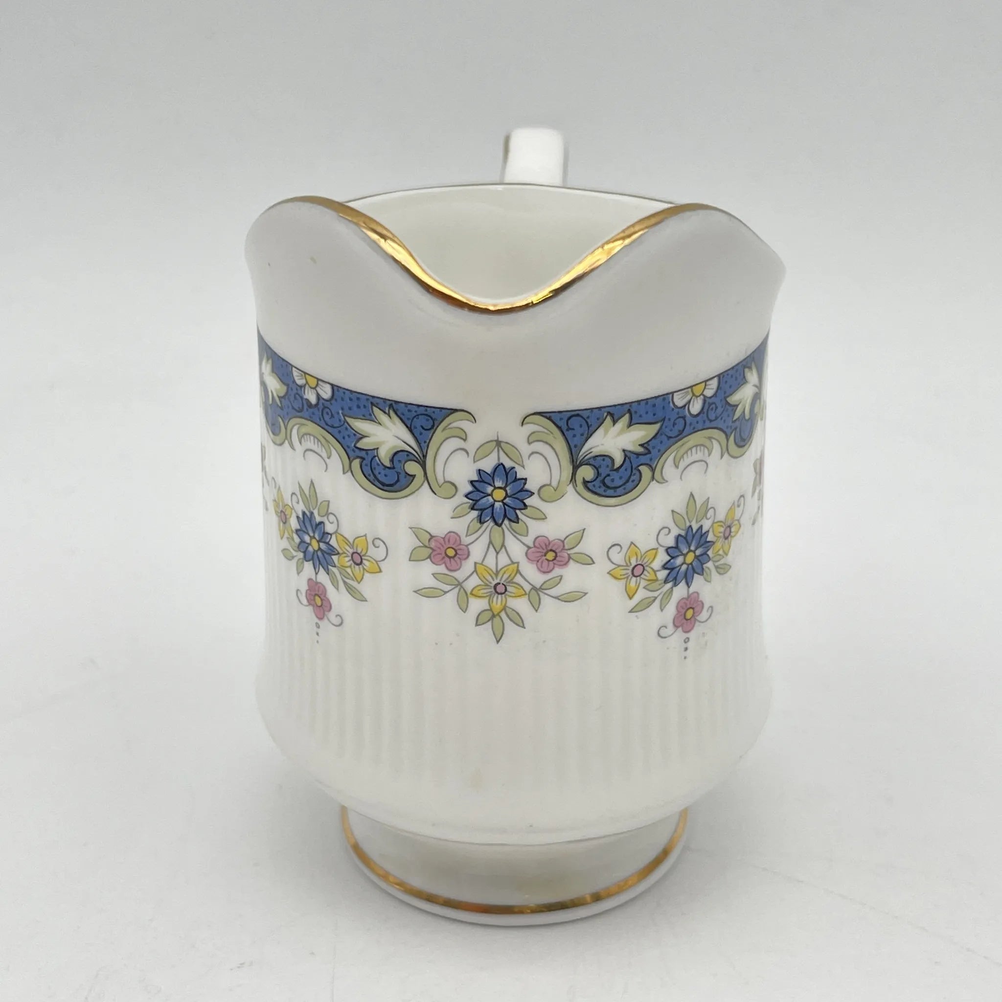 [Vintage] Creamer (milk jug) / Paragon / Coniston / Estimated mid-20C / Fine Bone China / England / Fluted, Cobalt, Floret