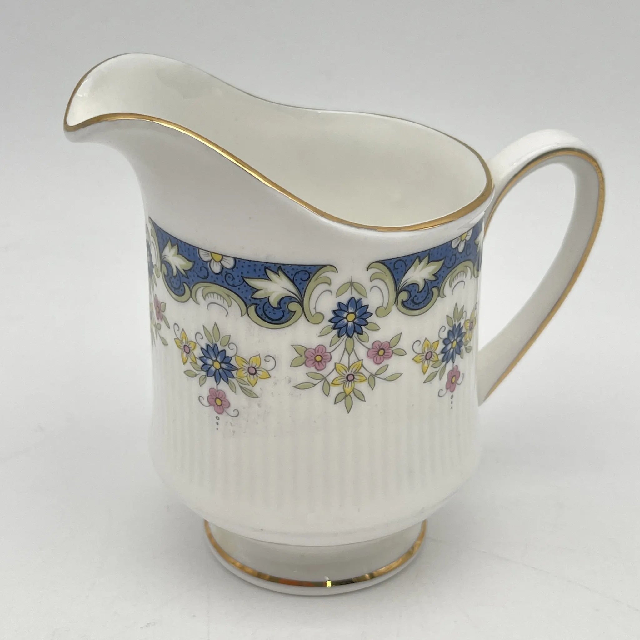 [Vintage] Creamer (milk jug) / Paragon / Coniston / Estimated mid-20C / Fine Bone China / England / Fluted, Cobalt, Floret