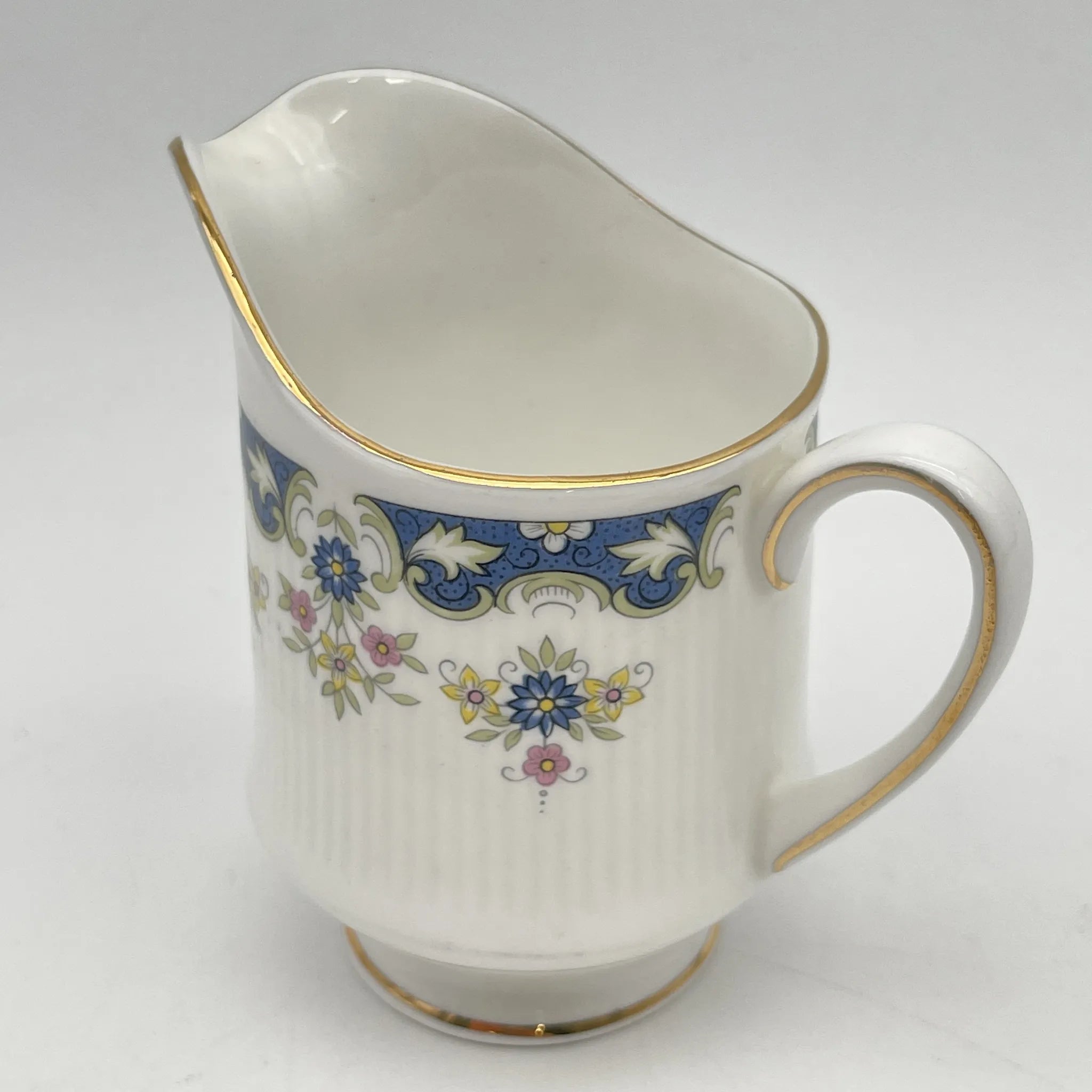 [Vintage] Creamer (milk jug) / Paragon / Coniston / Estimated mid-20C / Fine Bone China / England / Fluted, Cobalt, Floret