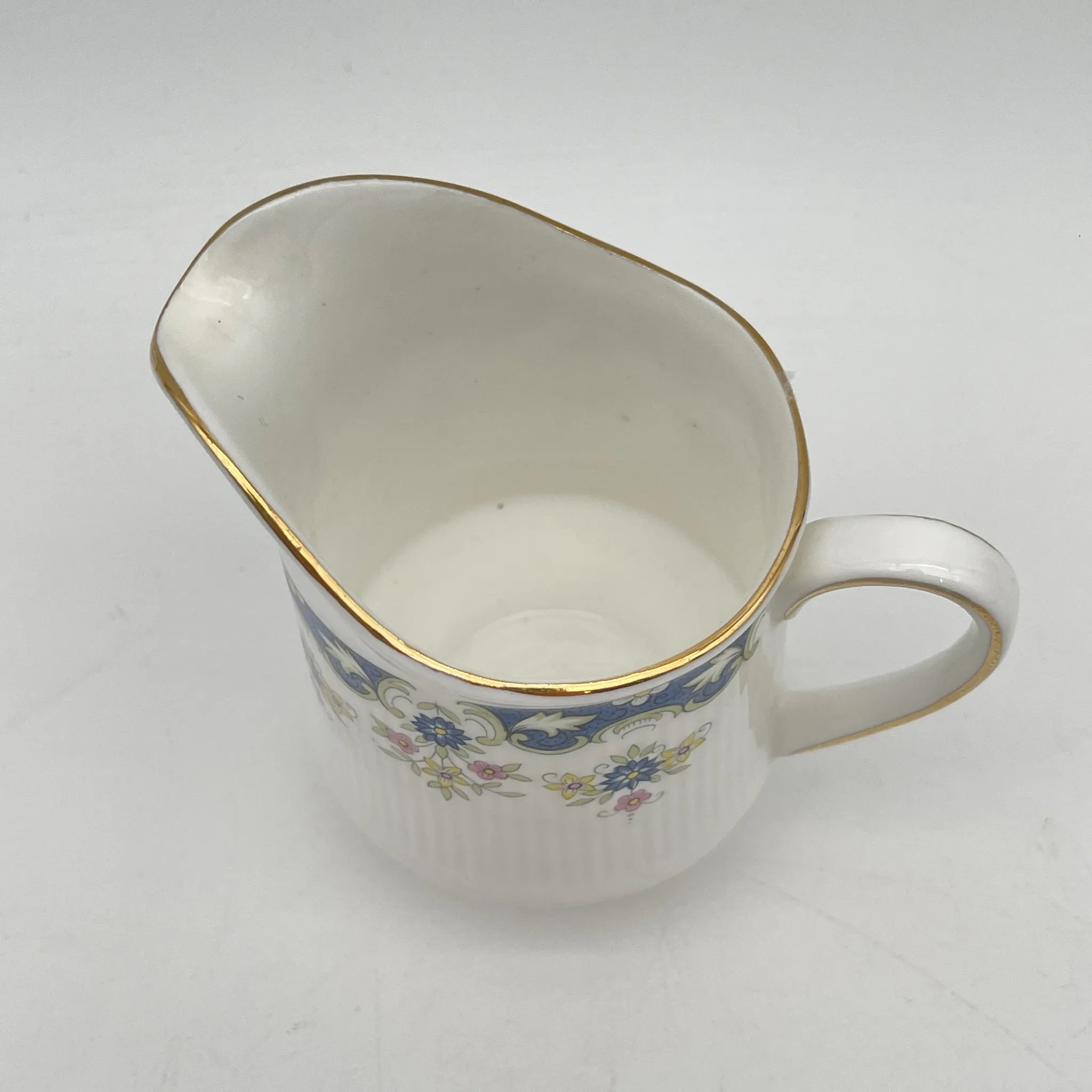 [Vintage] Creamer (milk jug) / Paragon / Coniston / Estimated mid-20C / Fine Bone China / England / Fluted, Cobalt, Floret