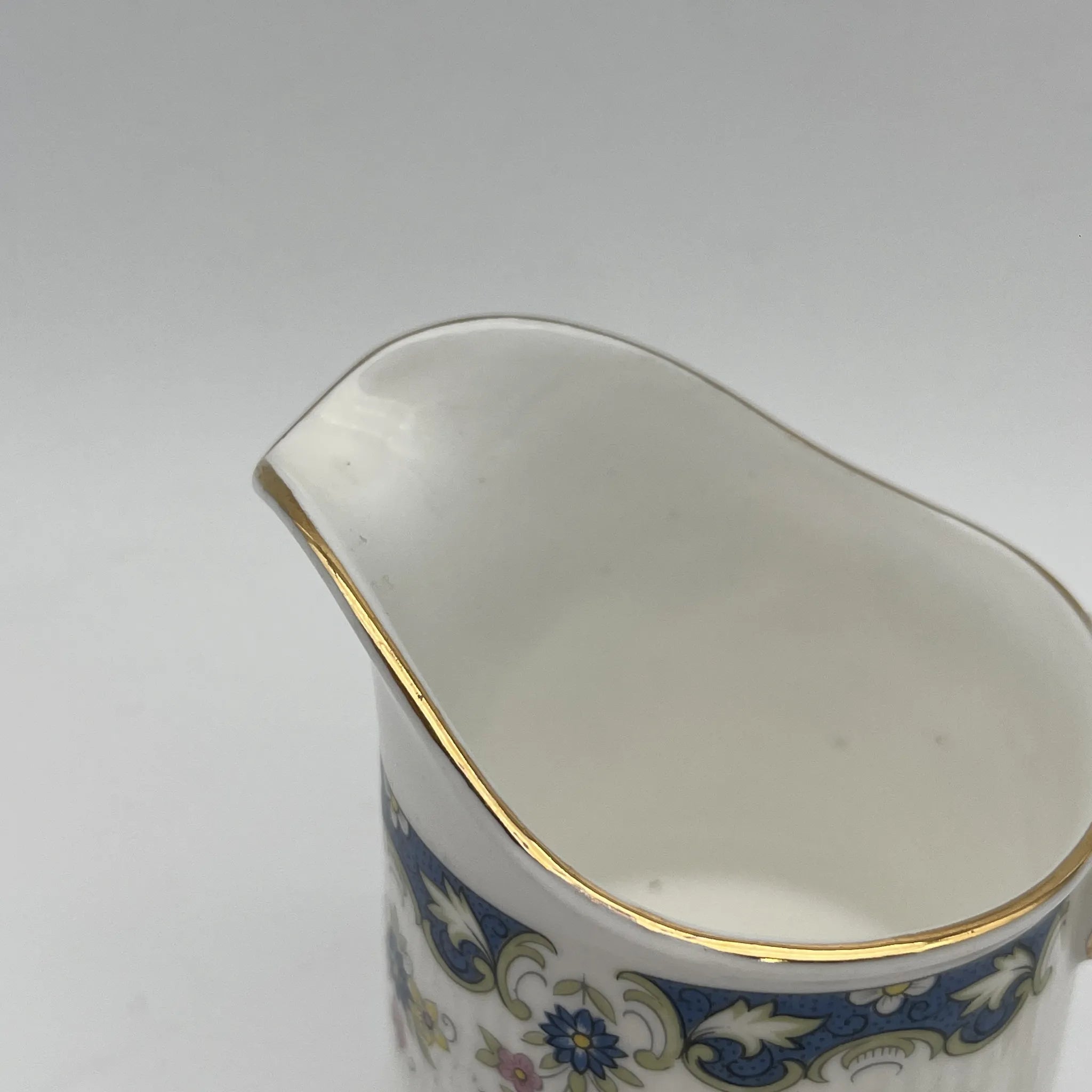 [Vintage] Creamer (milk jug) / Paragon / Coniston / Estimated mid-20C / Fine Bone China / England / Fluted, Cobalt, Floret