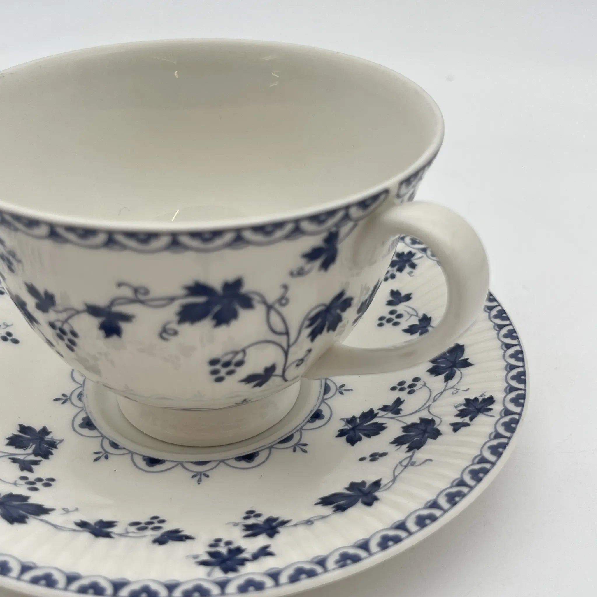 【复古】杯和碟子/ Royal Doulton / Yorktown /估计20c中期/瓷器/英国/葡萄