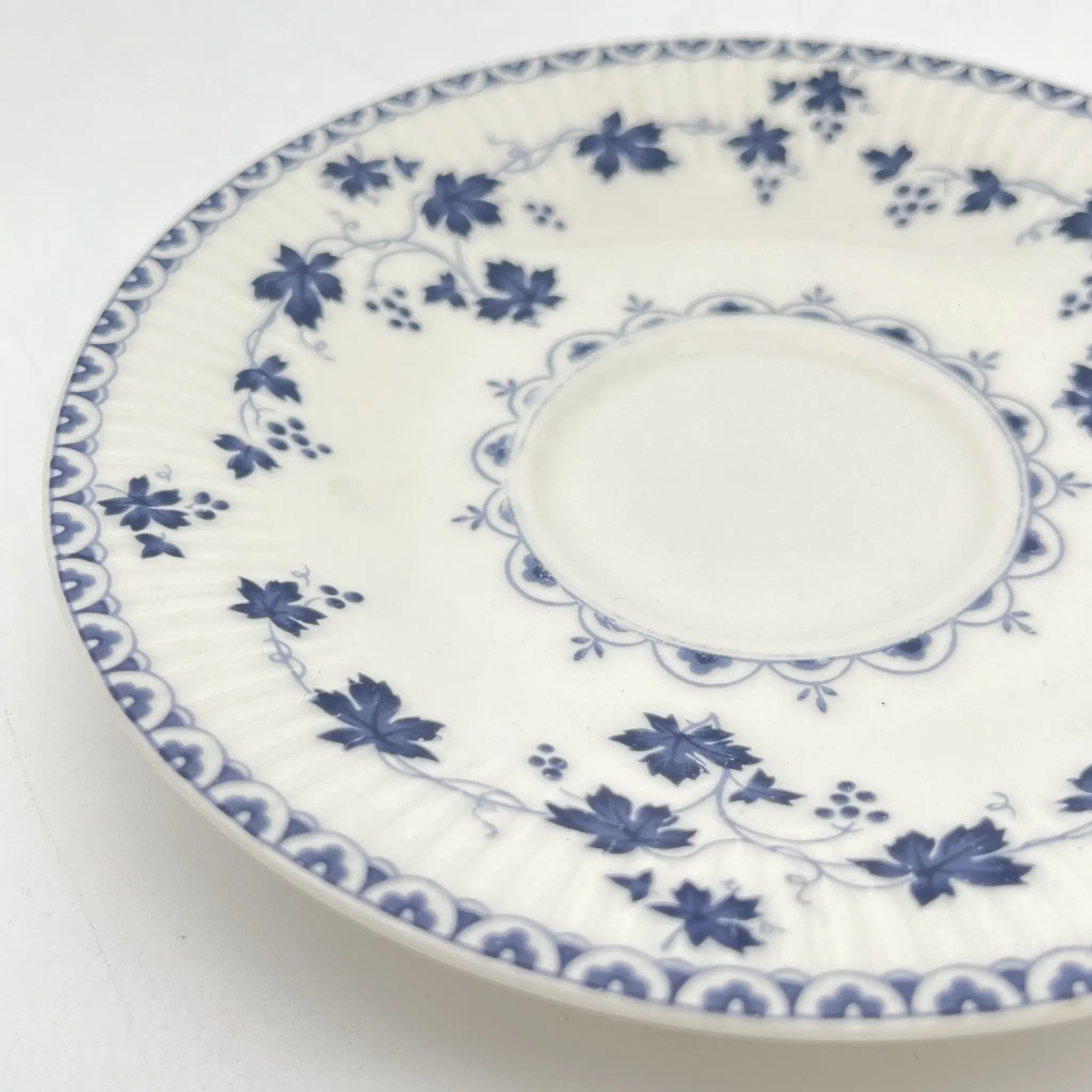 【复古】杯和碟子/ Royal Doulton / Yorktown /估计20c中期/瓷器/英国/葡萄