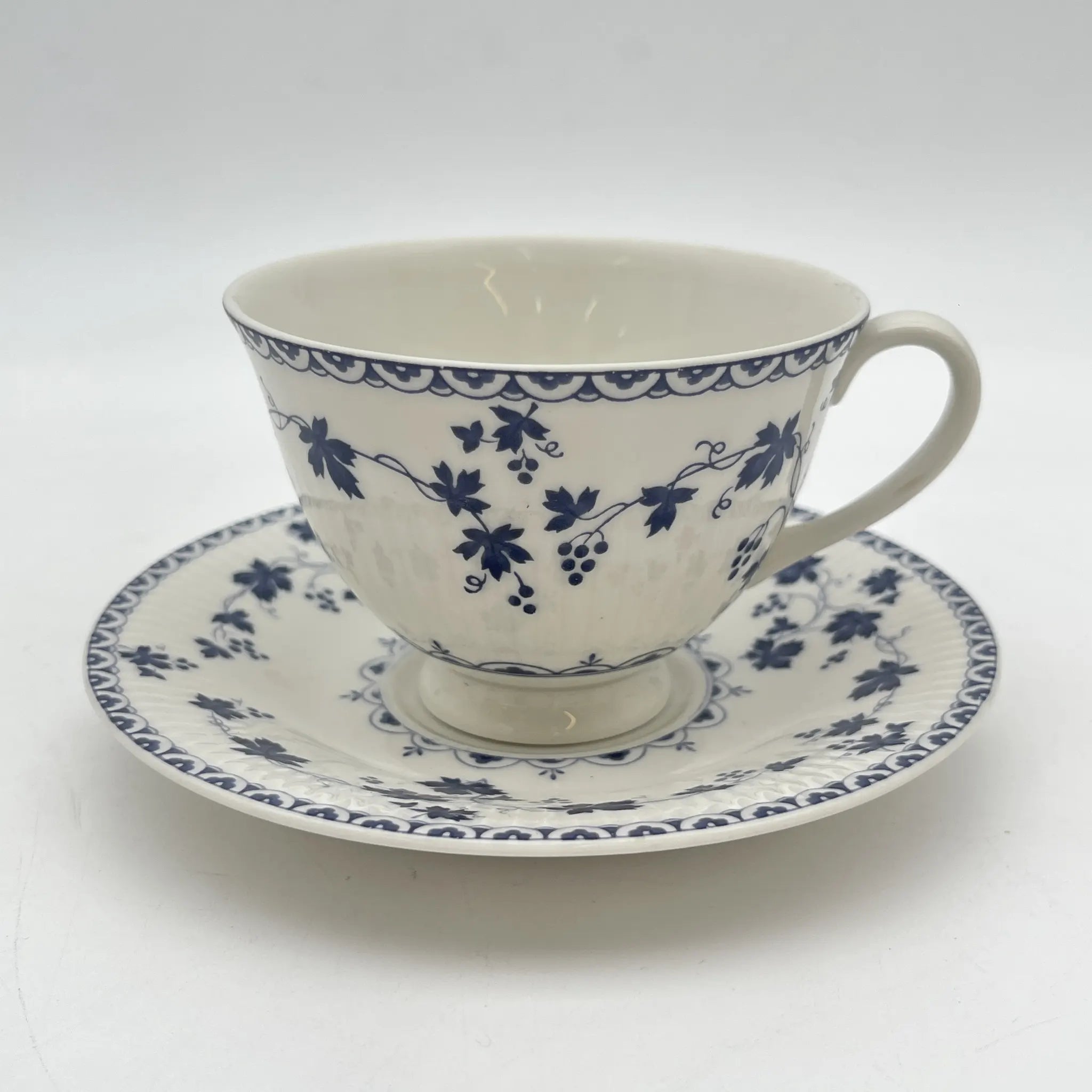 【复古】杯和碟子/ Royal Doulton / Yorktown /估计20c中期/瓷器/英国/葡萄