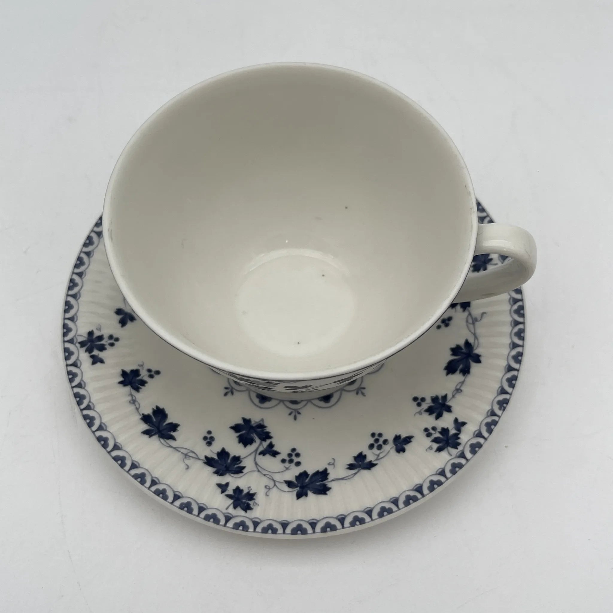 【复古】杯和碟子/ Royal Doulton / Yorktown /估计20c中期/瓷器/英国/葡萄