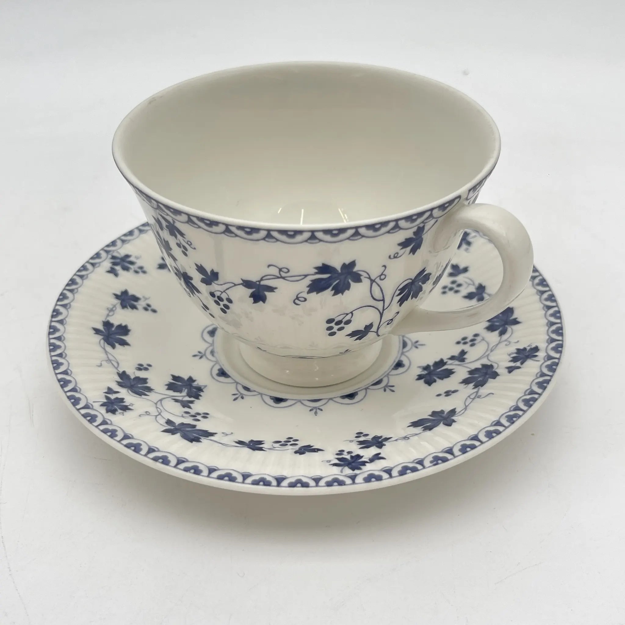 【复古】杯和碟子/ Royal Doulton / Yorktown /估计20c中期/瓷器/英国/葡萄