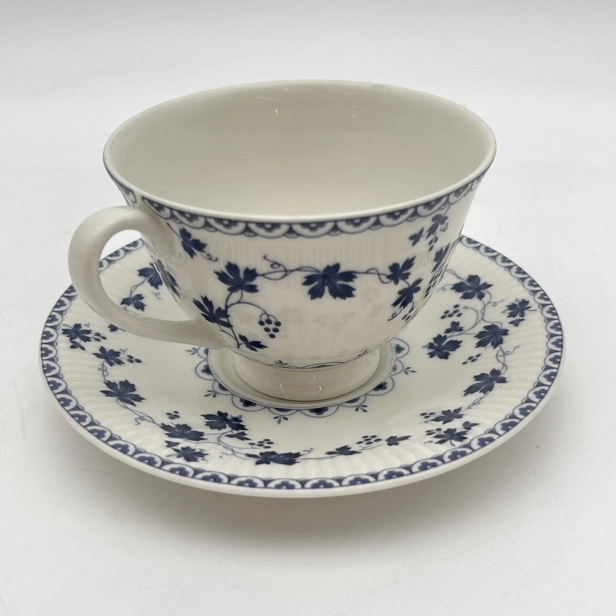 【复古】杯和碟子/ Royal Doulton / Yorktown /估计20c中期/瓷器/英国/葡萄