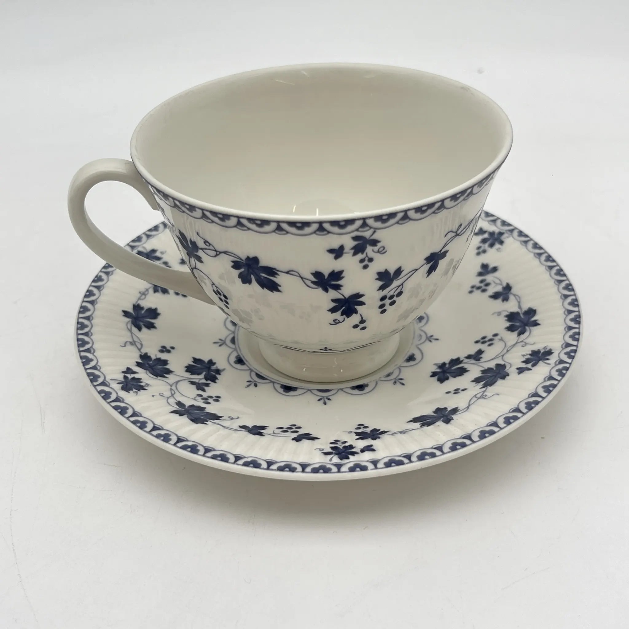 【复古】杯和碟子/ Royal Doulton / Yorktown /估计20c中期/瓷器/英国/葡萄