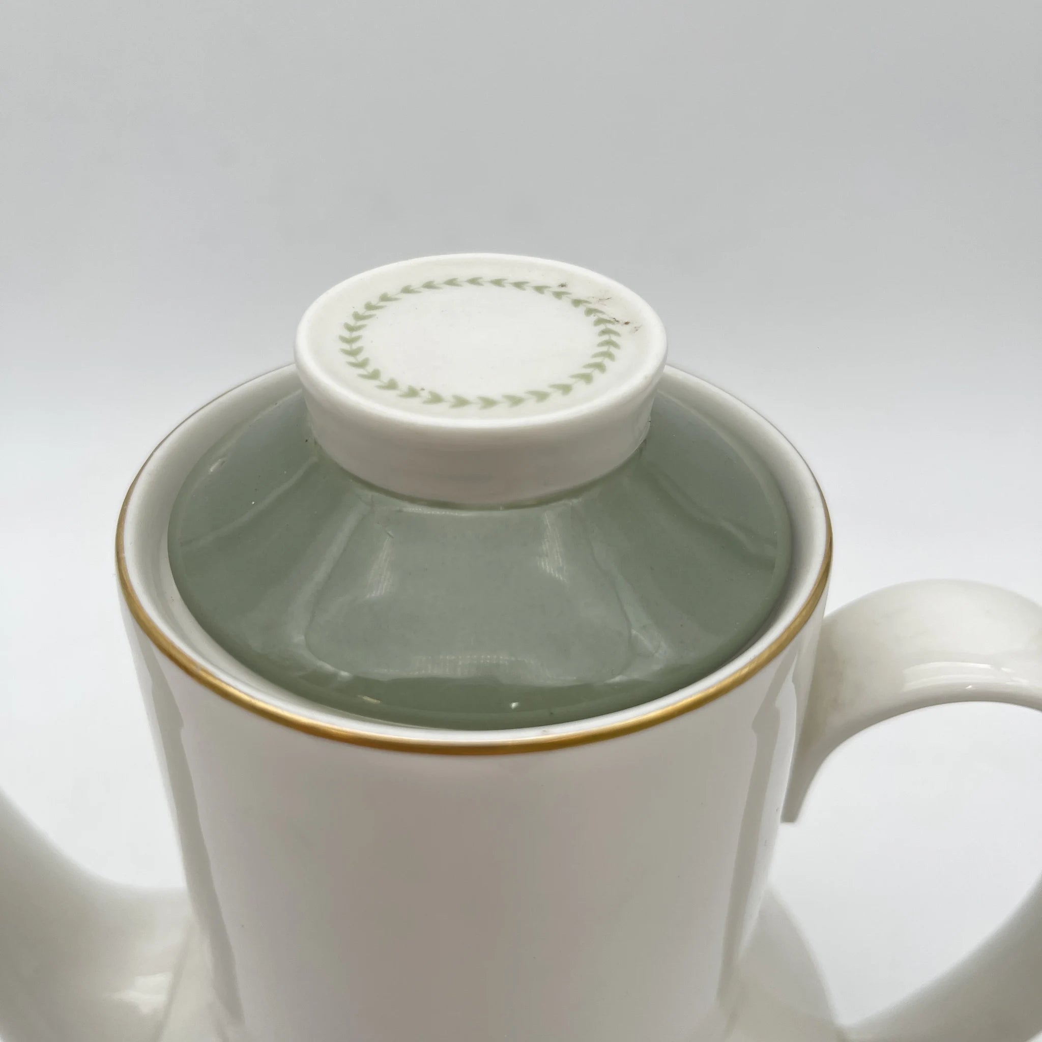 [Vintage] Coffee pot / Royal Doulton / Tapestry / Estimated mid-late 20C / Porcelain / England / Fruit
