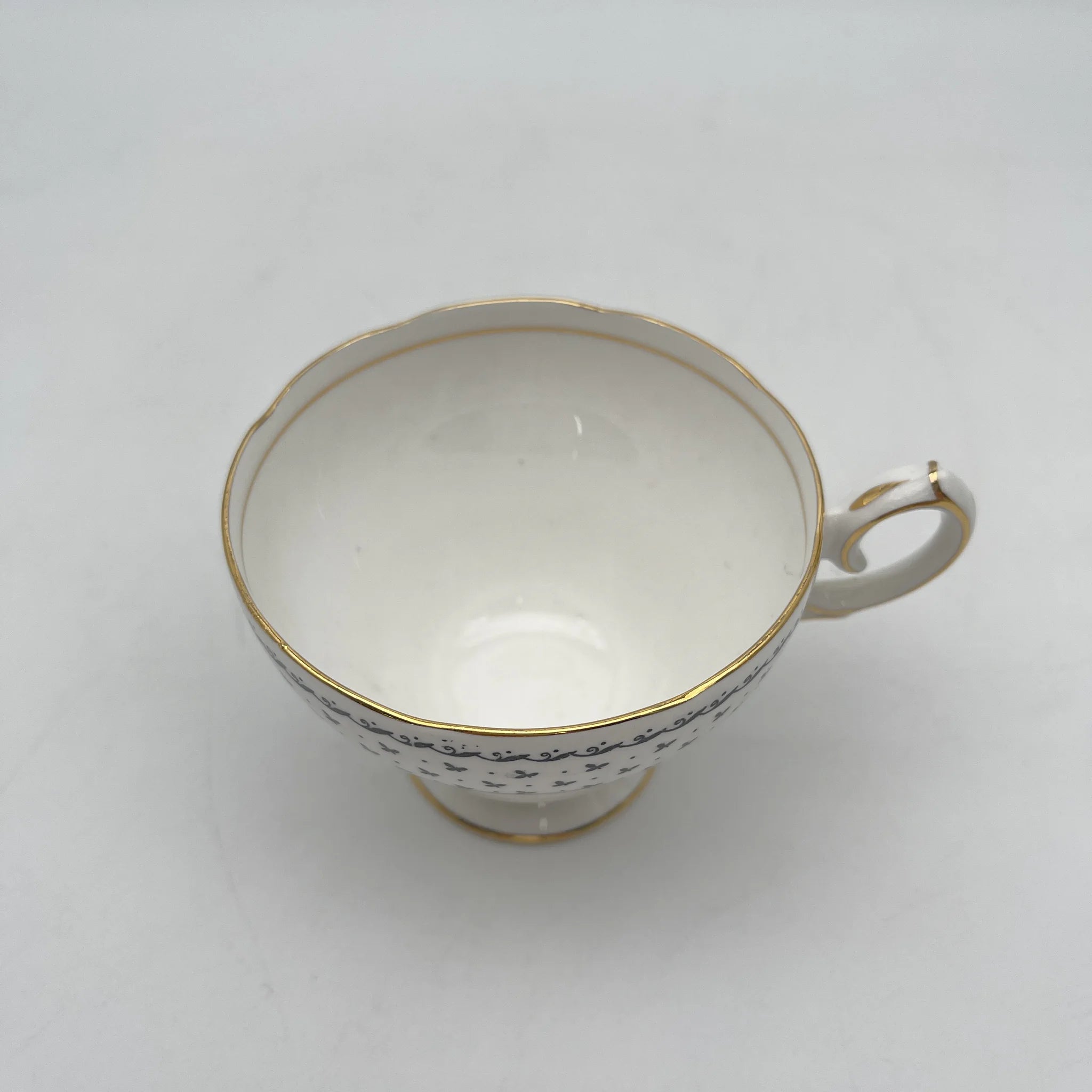 【复古】三重奏（c&s +甜点盘）2p / Queen Anne / Georgian /估计20c中期/ Fine Bone China /英国