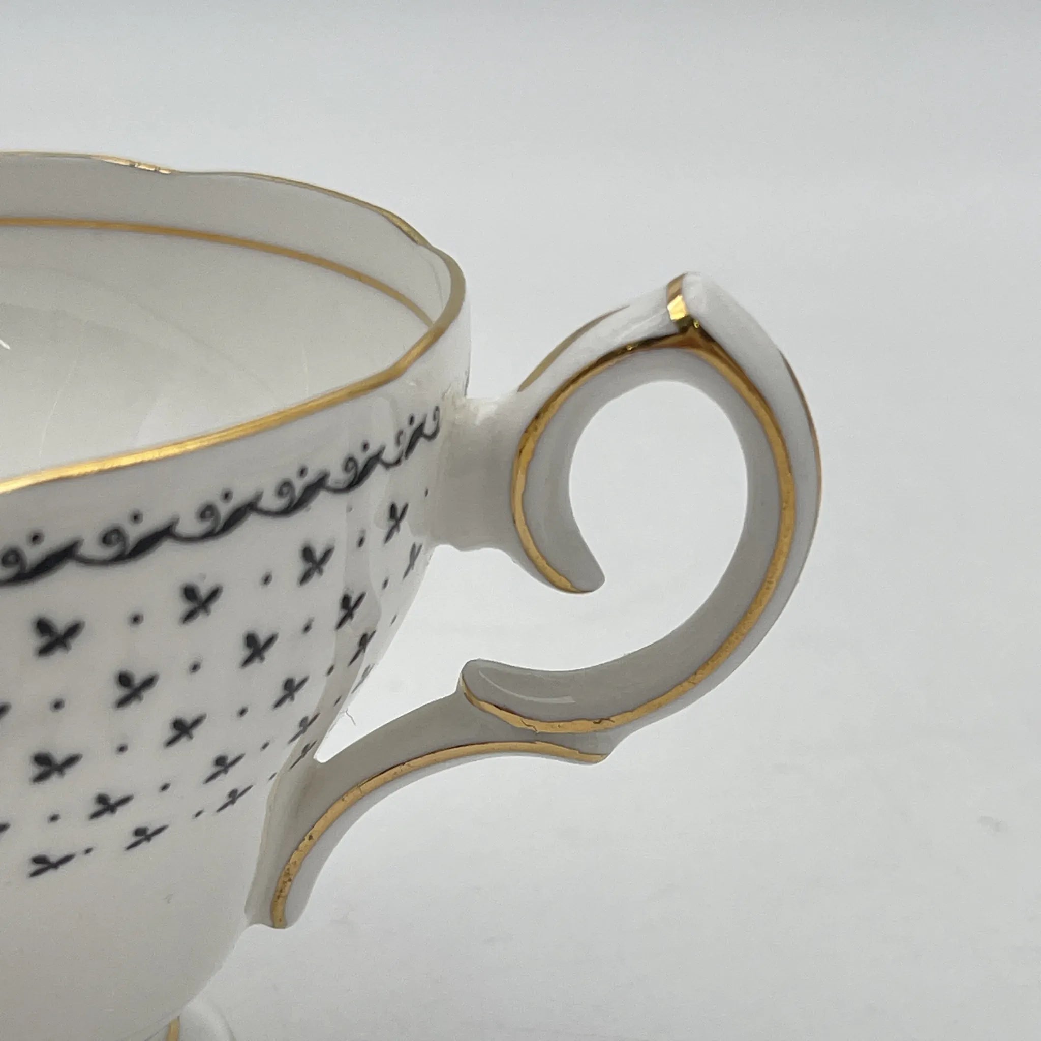 【复古】三重奏（c&s +甜点盘）2p / Queen Anne / Georgian /估计20c中期/ Fine Bone China /英国
