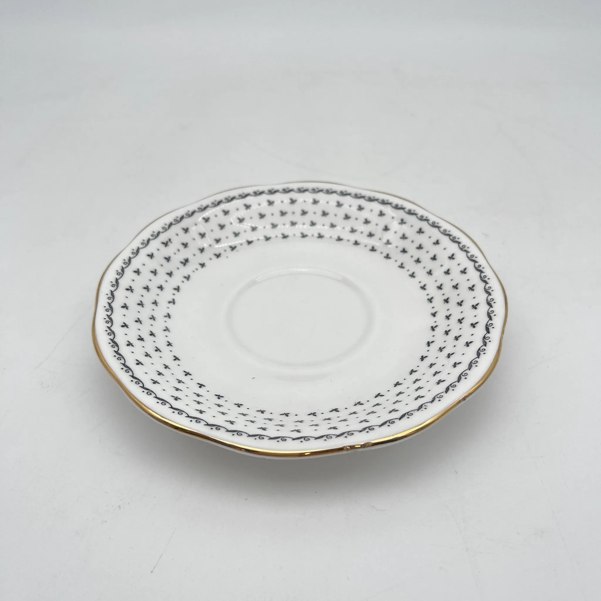 【复古】三重奏（c&s +甜点盘）2p / Queen Anne / Georgian /估计20c中期/ Fine Bone China /英国