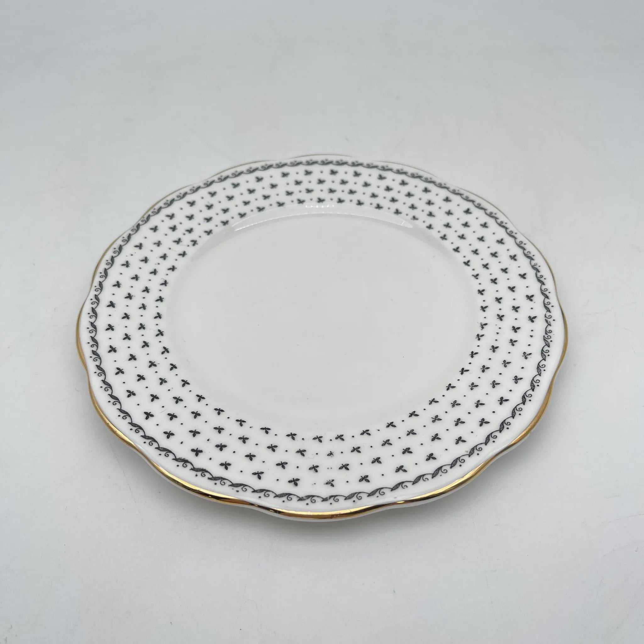 【复古】三重奏（c&s +甜点盘）2p / Queen Anne / Georgian /估计20c中期/ Fine Bone China /英国