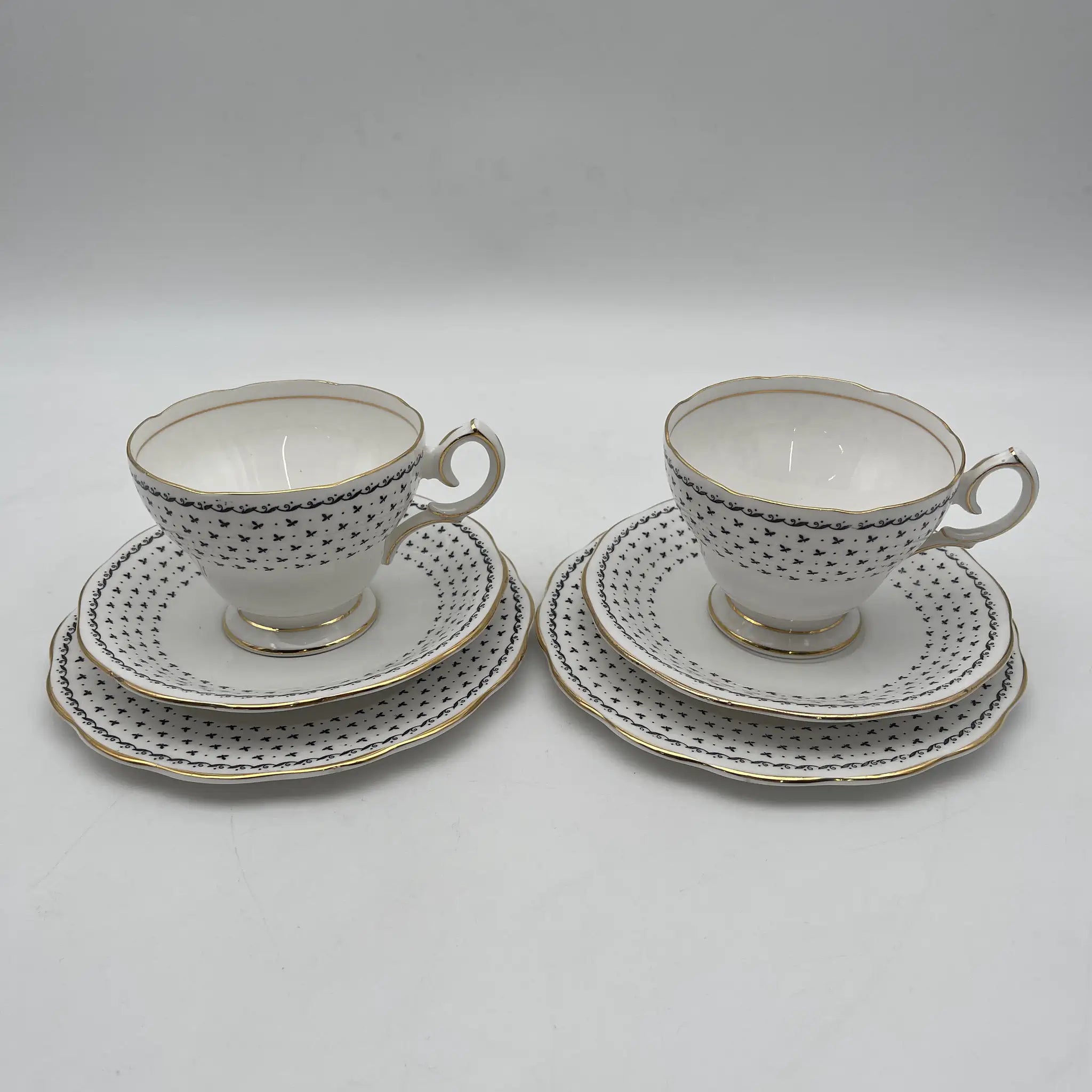 【ビンテージ】 トリオ(C&S＋デザートプレート)2P / Queen Anne / Georgian / 推定20C中期 / Fine Bone China / イギリス