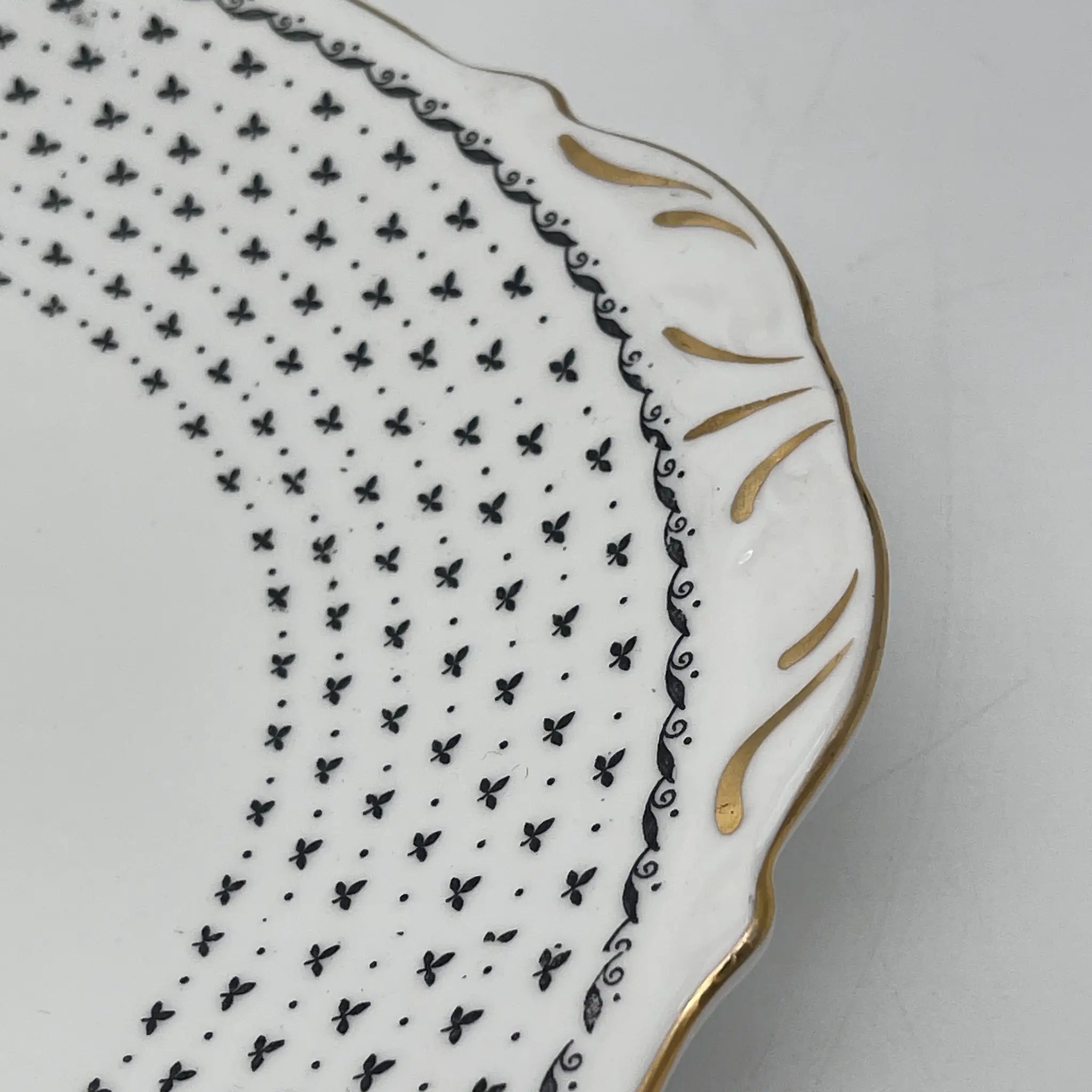 【复古】晚餐盘（主盘）/ Queen Anne / Georgian /推测20c中期/ Fine Bone China /英国/带耳