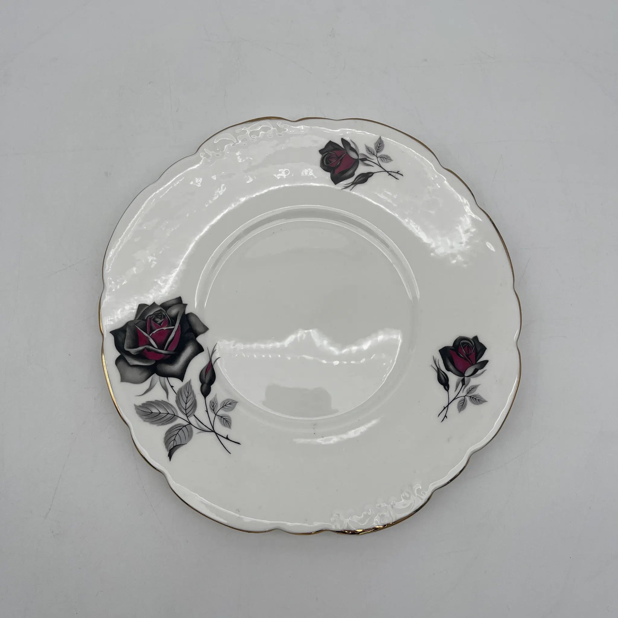 【复古】甜点盘（中盘）/ Taylor&Kent / Elizabethan /估计20c中期/ Bone China /英国/玫瑰，浮雕