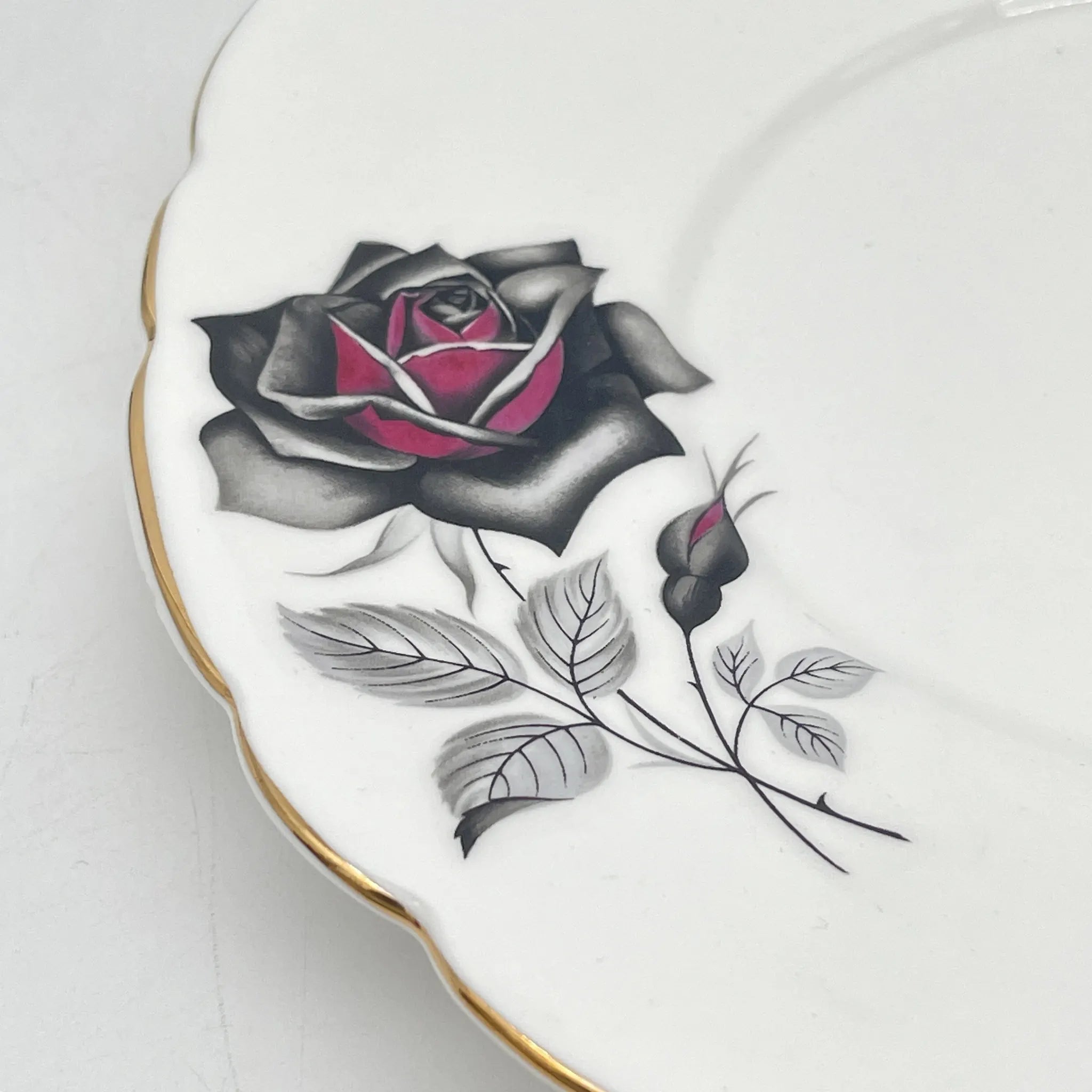 【复古】甜点盘（中盘）/ Taylor&Kent / Elizabethan /估计20c中期/ Bone China /英国/玫瑰，浮雕