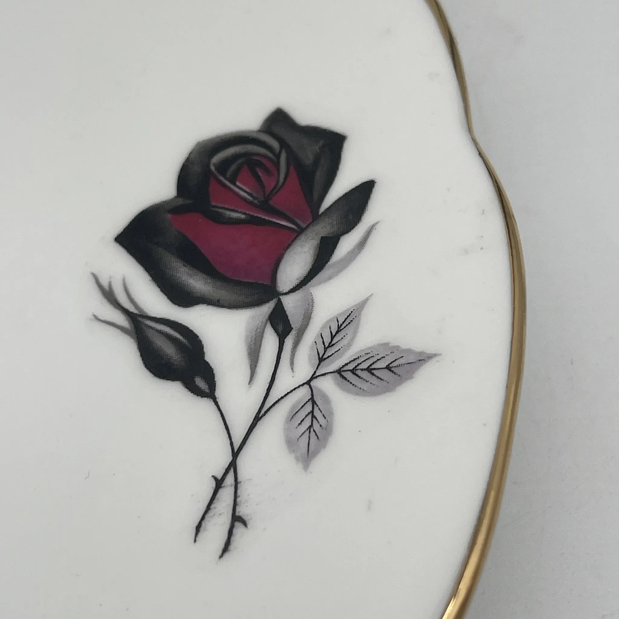 【复古】甜点盘（中盘）/ Taylor&Kent / Elizabethan /估计20c中期/ Bone China /英国/玫瑰，浮雕