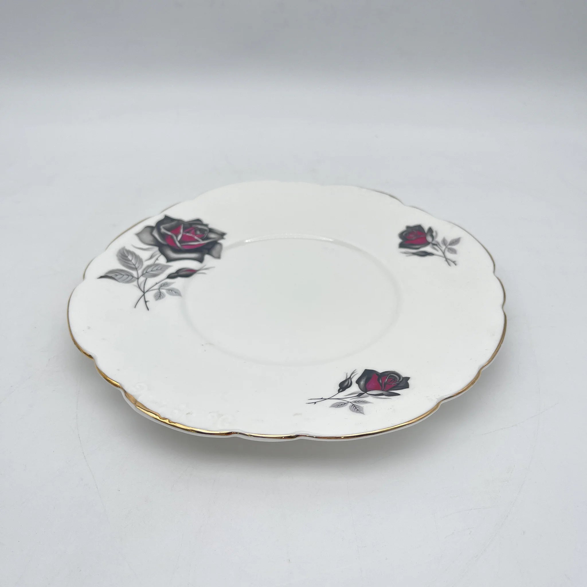 【复古】甜点盘（中盘）/ Taylor&Kent / Elizabethan /估计20c中期/ Bone China /英国/玫瑰，浮雕
