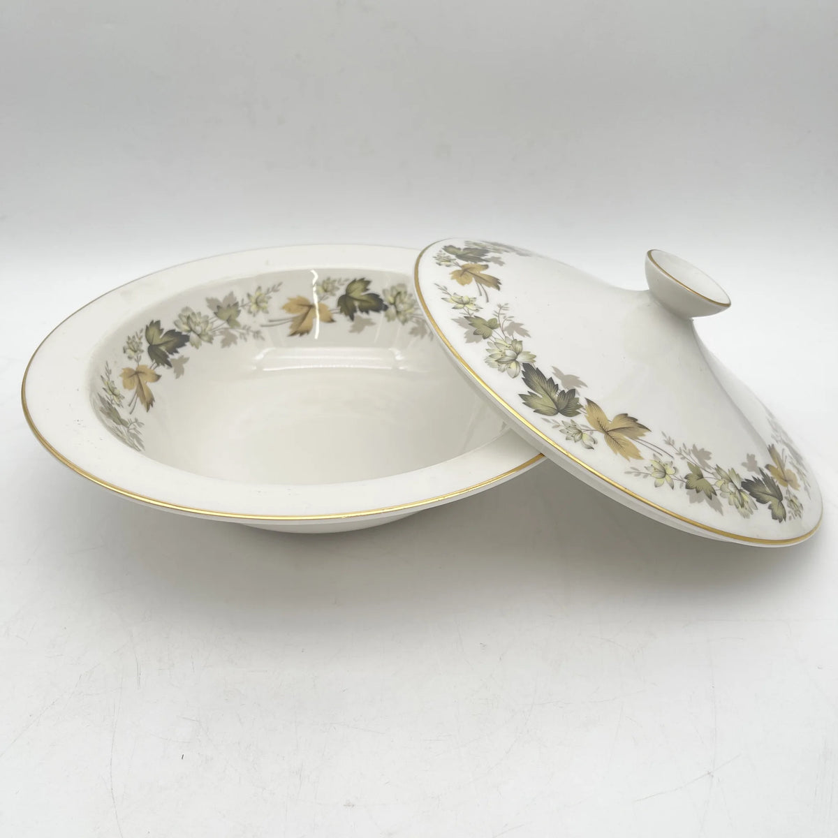 Royal Doulton / スープチュリーン(蓋付きボウル) / Larchmont / 20C中後期 / 磁器 / イギリス / 金彩,洋食器,レトロ,リーフ柄,ボタニカル柄,白磁 / [ビンテージ]