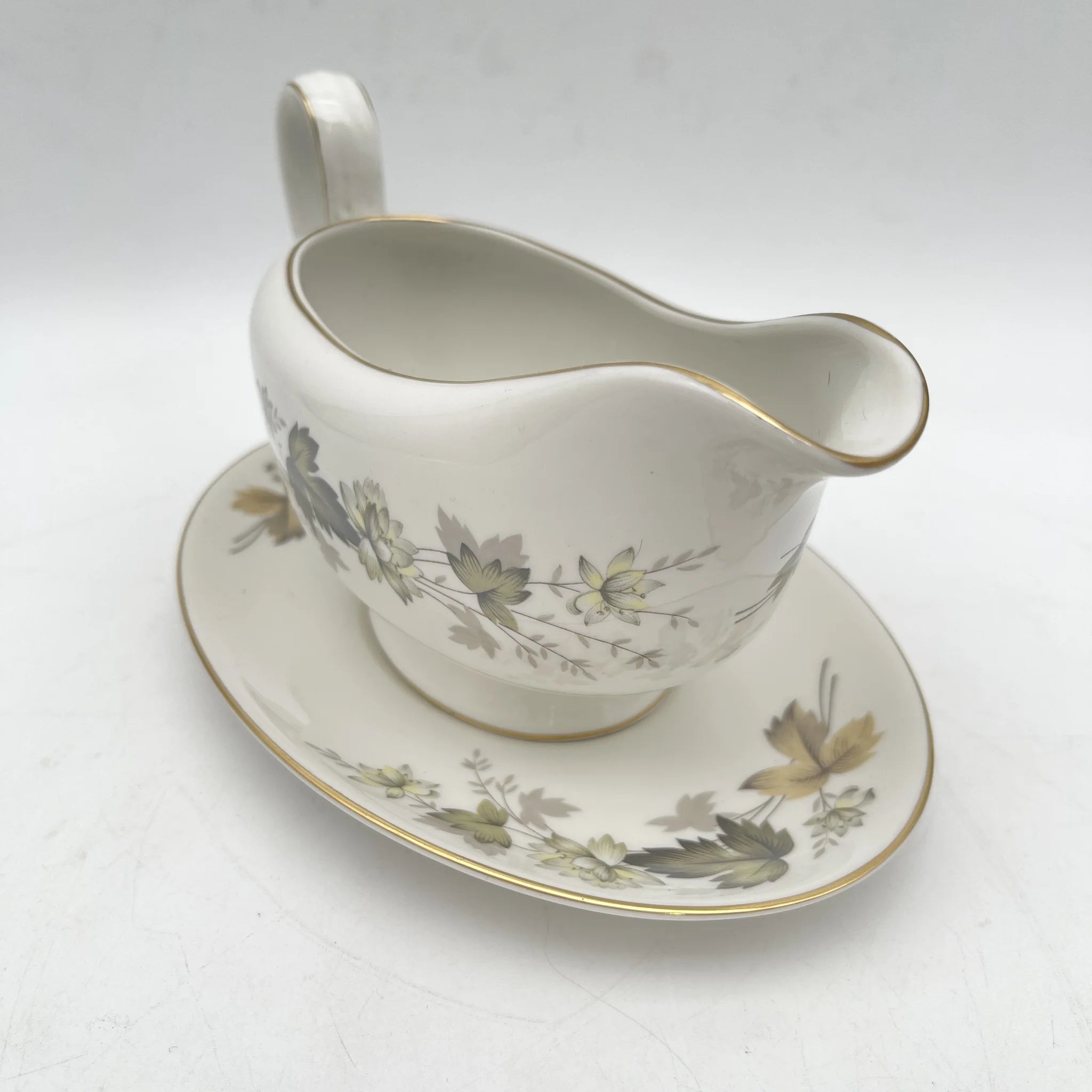 Royal Doulton /沙司船+茶托/ Larchmont / 20c中后期/瓷器/英国/金彩，西洋餐具，复古，叶纹，牡丹纹，白瓷/[复古]